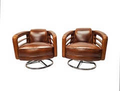 Una favolosa sedia da club girevole contemporanea Hand Made in pelle e cromo