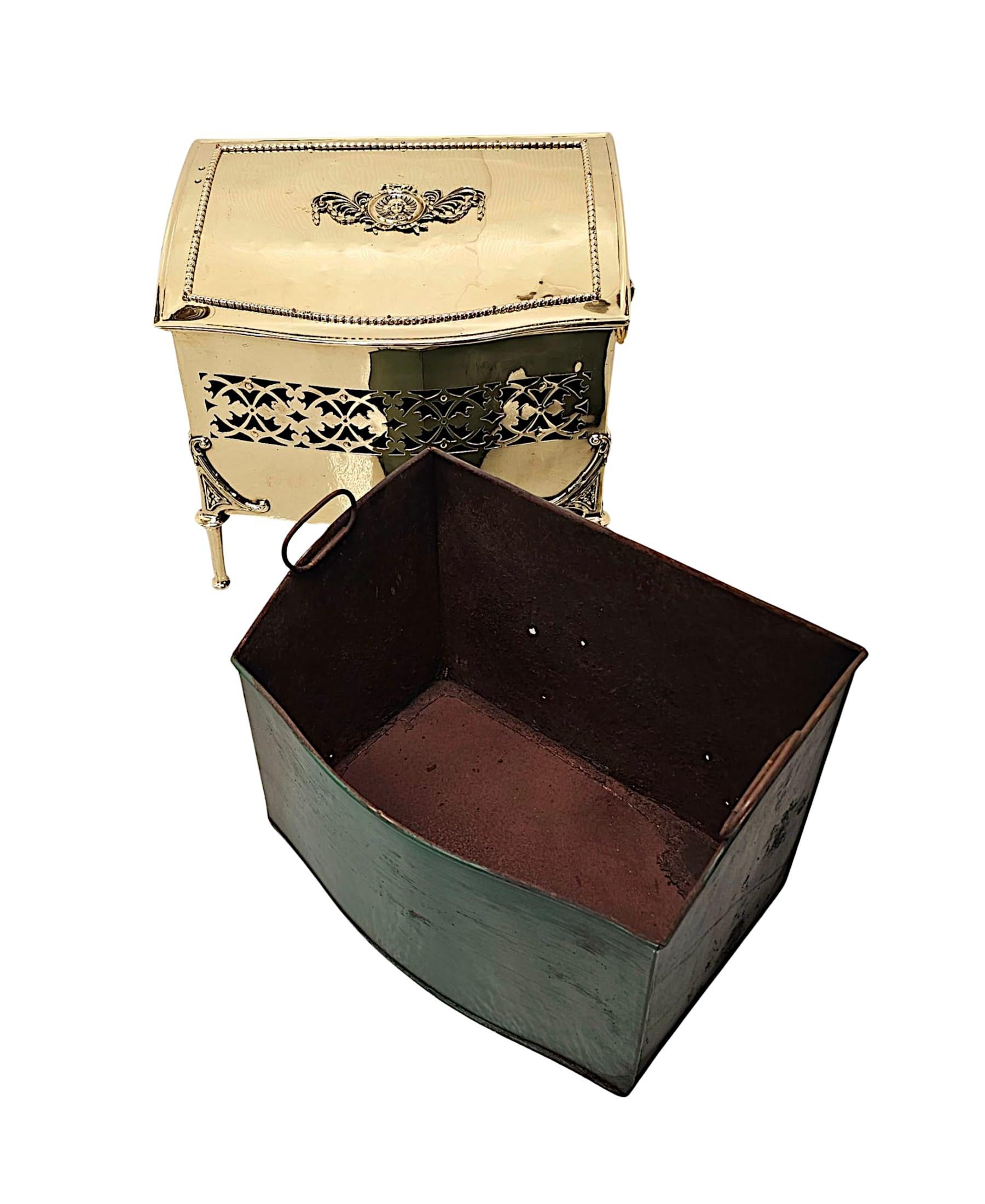 20ième siècle Fabuleuse boîte à bûches ou à charbon en laiton poli de l'époque édouardienne en vente