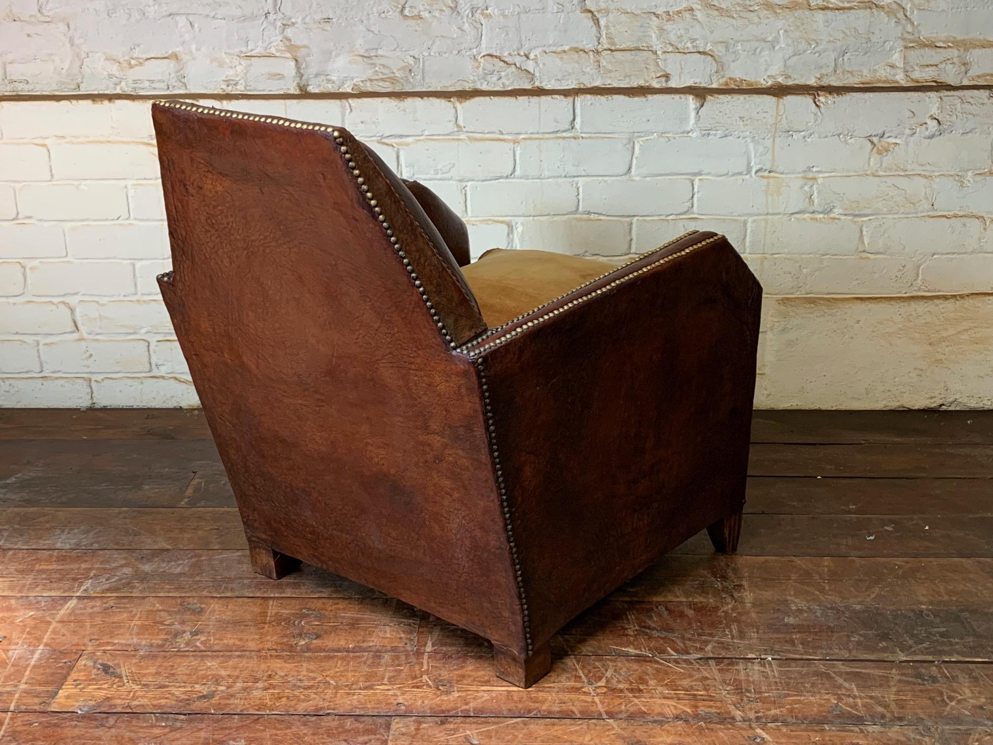 Fabuleux fauteuil club en cuir français Model NoCA, circa 1920 en vente 5