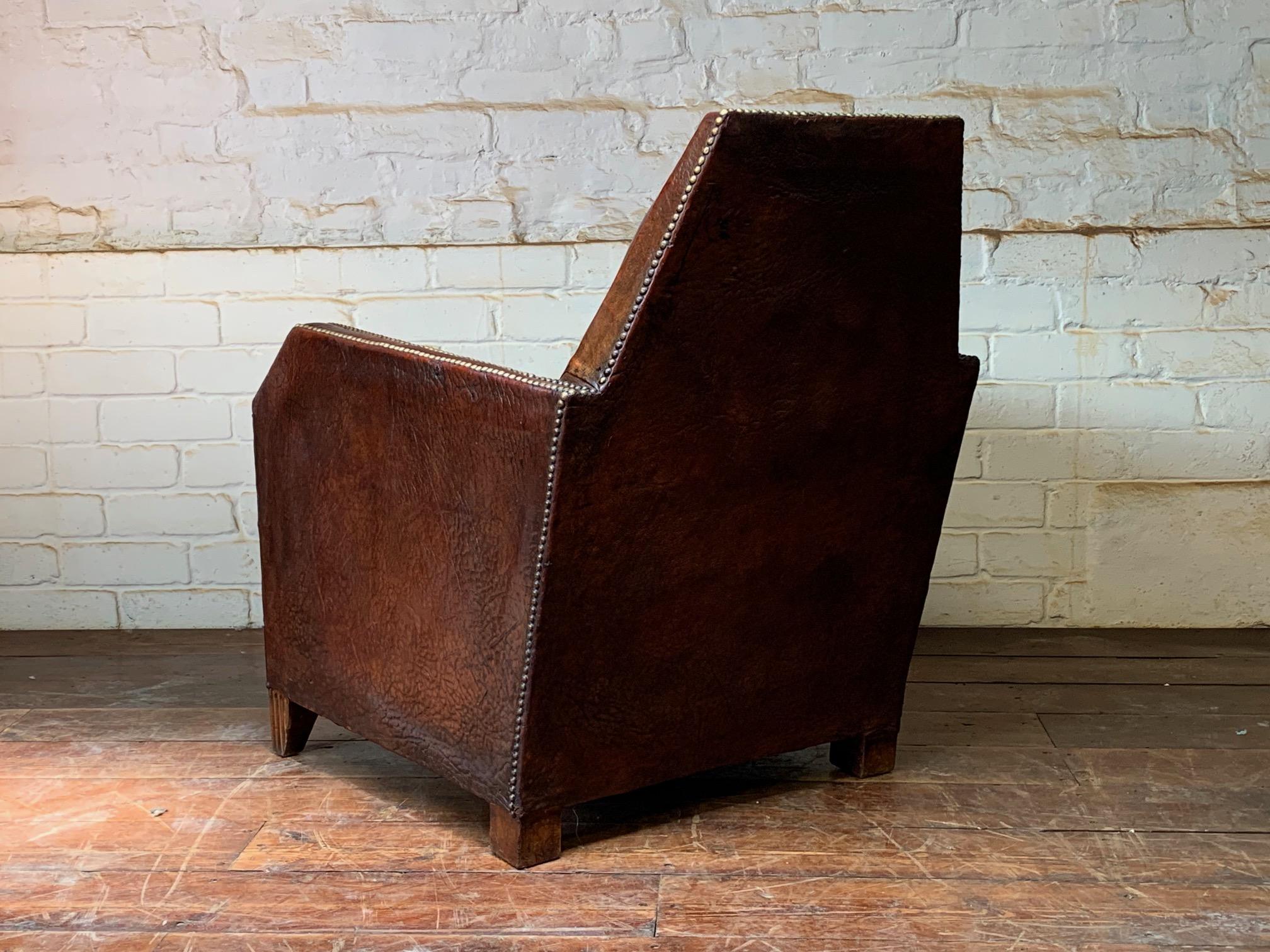 Français Fabuleux fauteuil club en cuir français Model NoCA, circa 1920 en vente