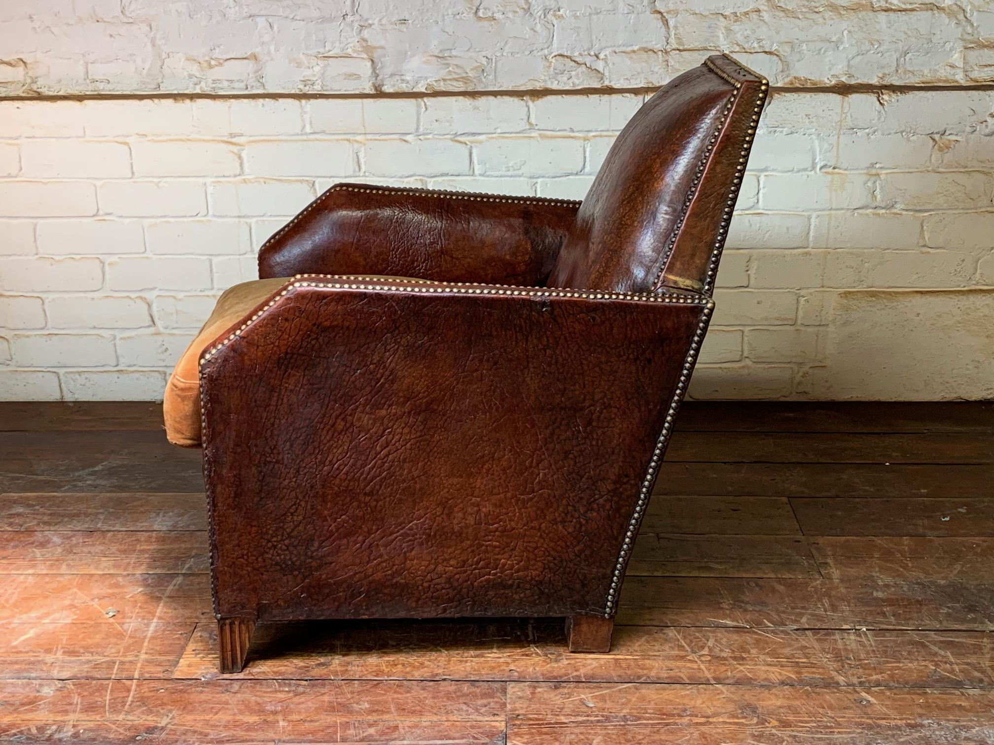 20ième siècle Fabuleux fauteuil club en cuir français Model NoCA, circa 1920 en vente