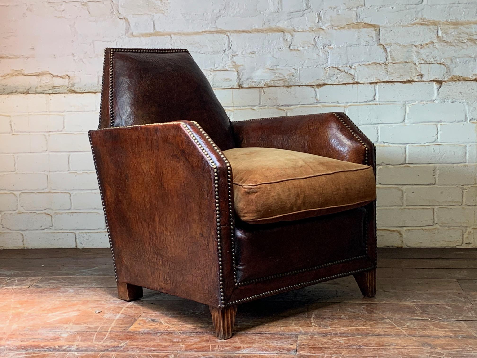 Fabuleux fauteuil club en cuir français Model NoCA, circa 1920 en vente 1