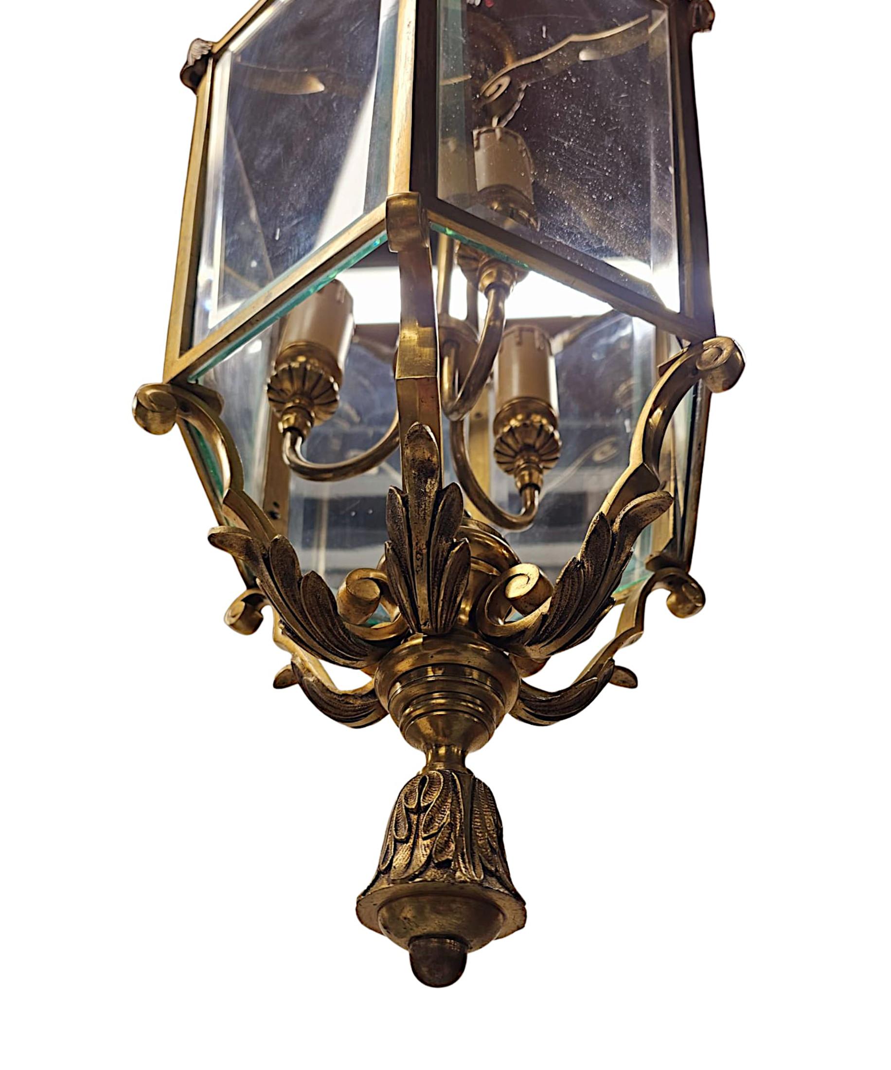 Eine fabelhafte große Messinglaterne aus dem 20. Jahrhundert mit abgeschrägtem Glas (Englisch) im Angebot
