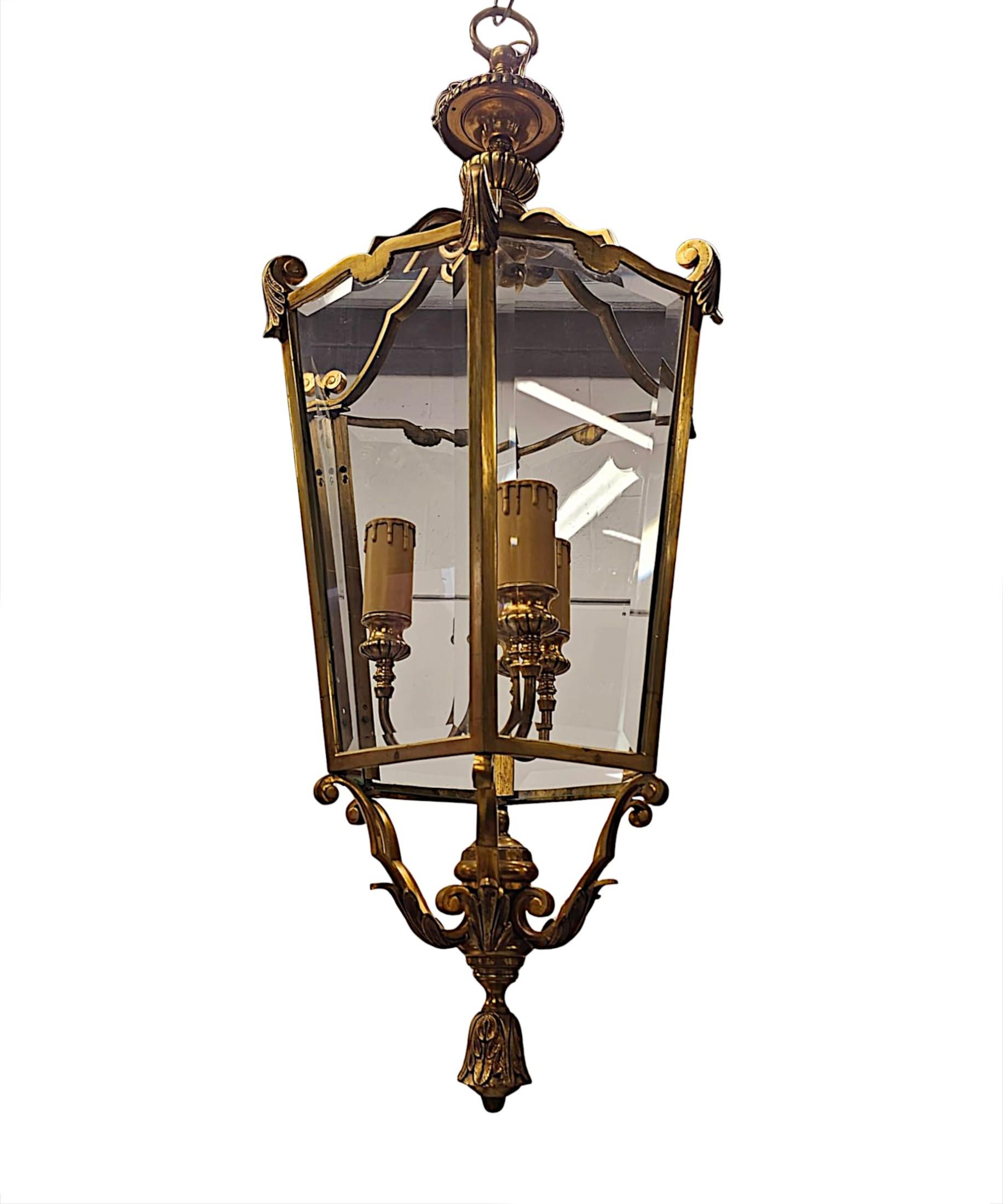 Eine fabelhafte große Messinglaterne aus dem 20. Jahrhundert mit abgeschrägtem Glas im Zustand „Gut“ im Angebot in Dublin, IE