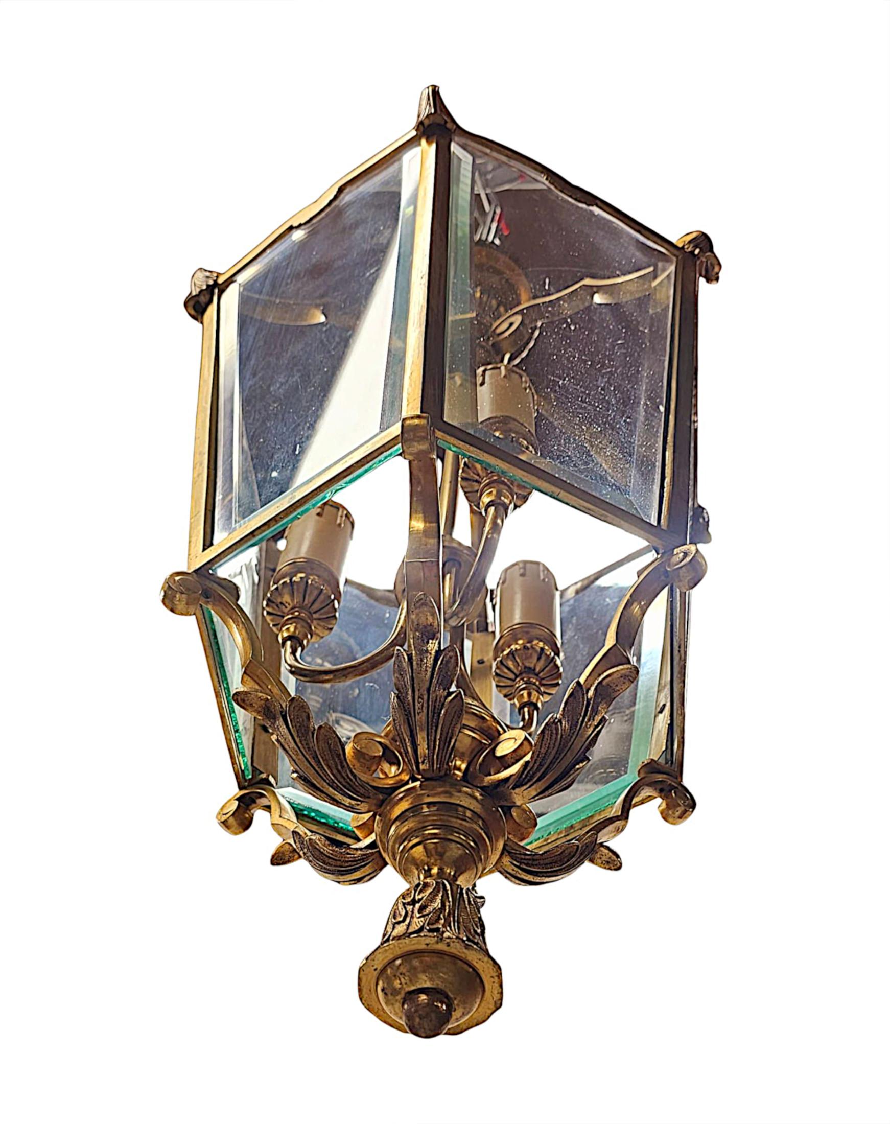 Eine fabelhafte große Messinglaterne aus dem 20. Jahrhundert mit abgeschrägtem Glas im Angebot 2