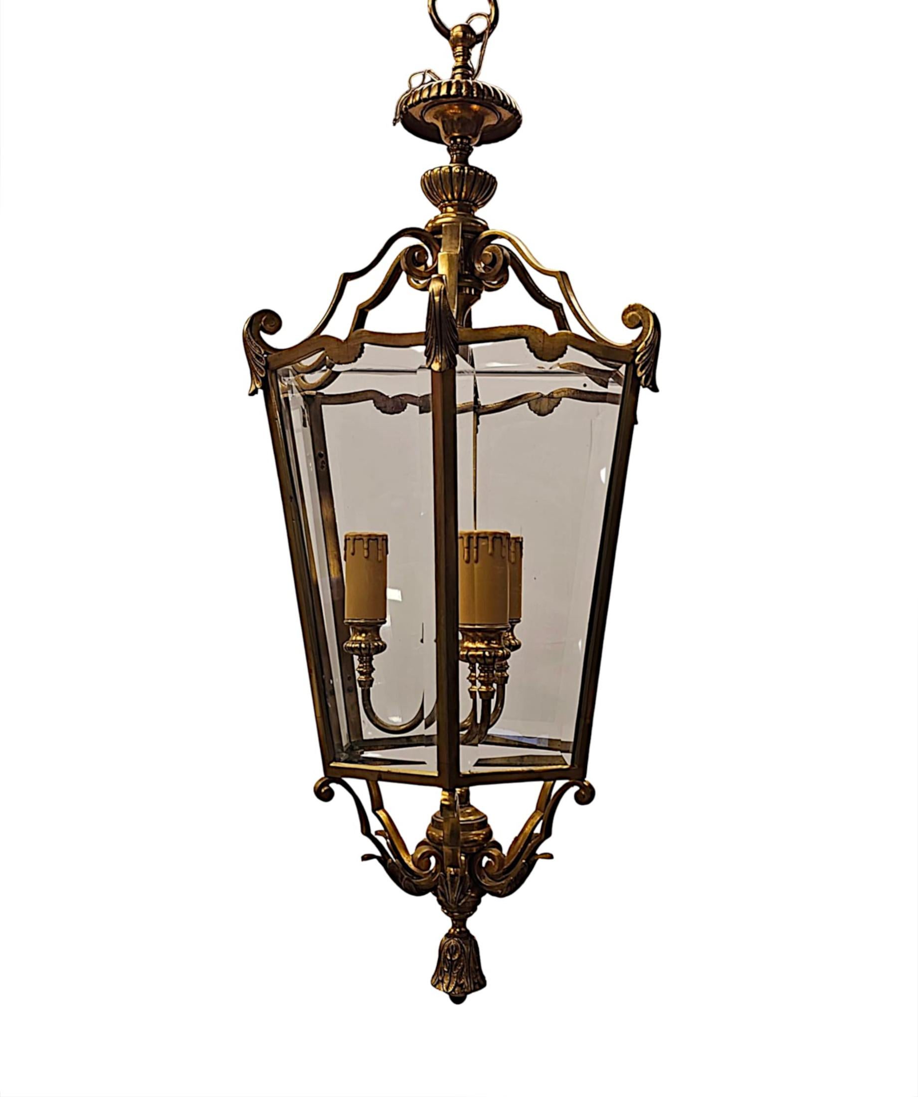 Eine fabelhafte große Messinglaterne aus dem 20. Jahrhundert mit abgeschrägtem Glas im Angebot 3