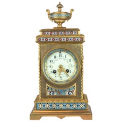 Fabuleuse horloge de cheminée française de la fin du 19ème siècle en émail champlevé et bronze doré