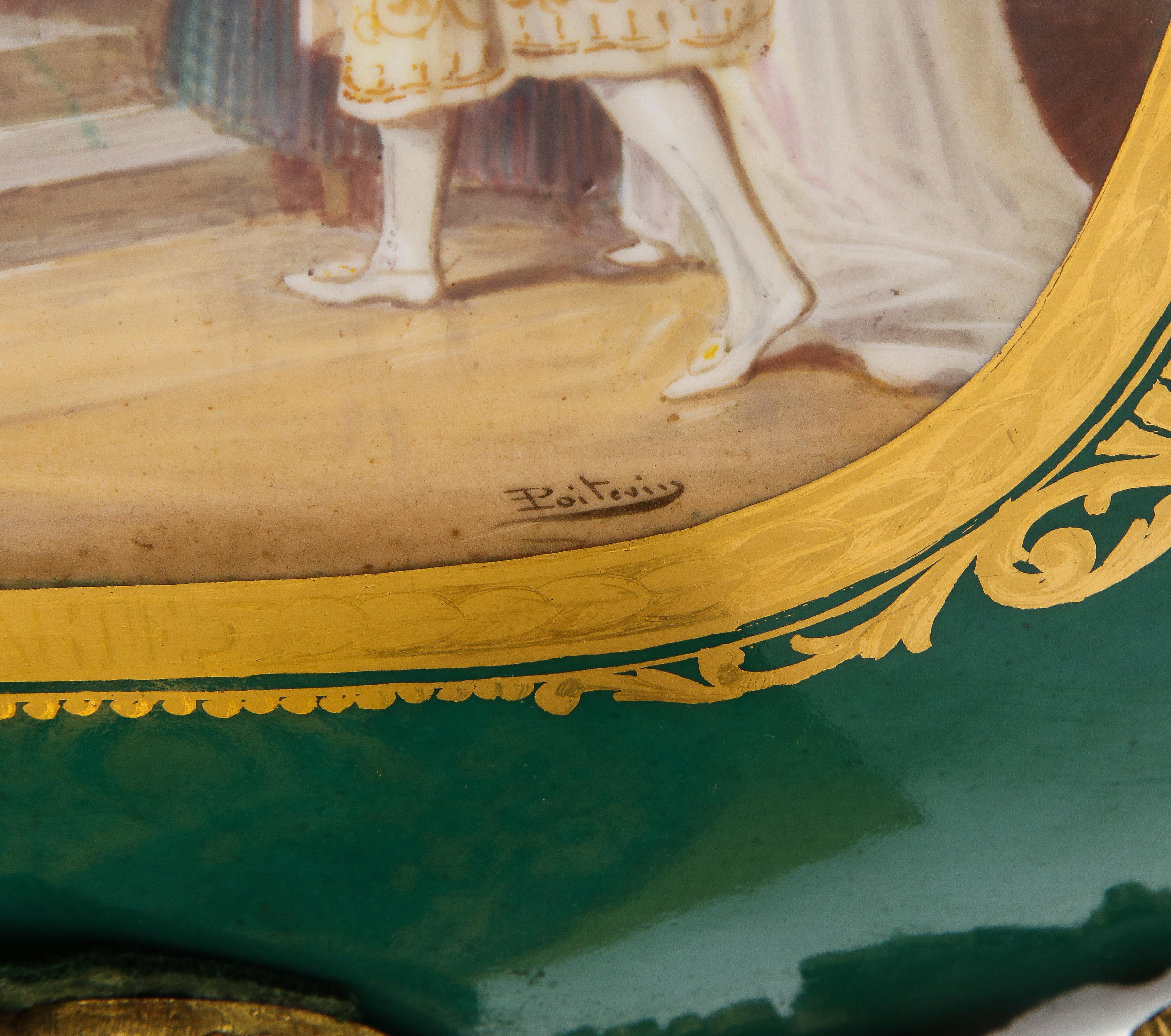 Fabuloso centro de mesa napoleónico de porcelana verde de Sevres y montado en ormolu en venta 2