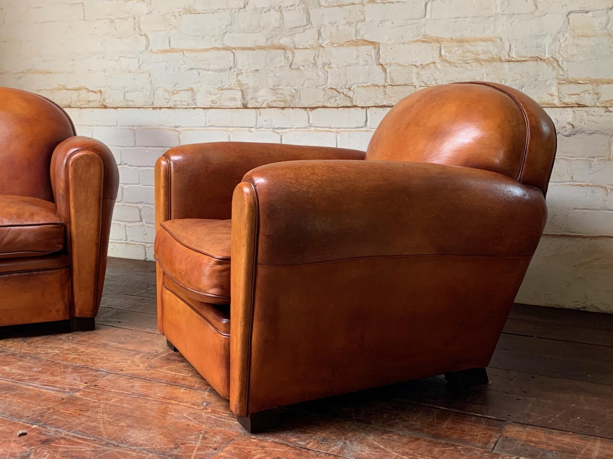 Fabuleuse paire de fauteuils club en cuir français Model NoCA Circa 1950 en vente 3