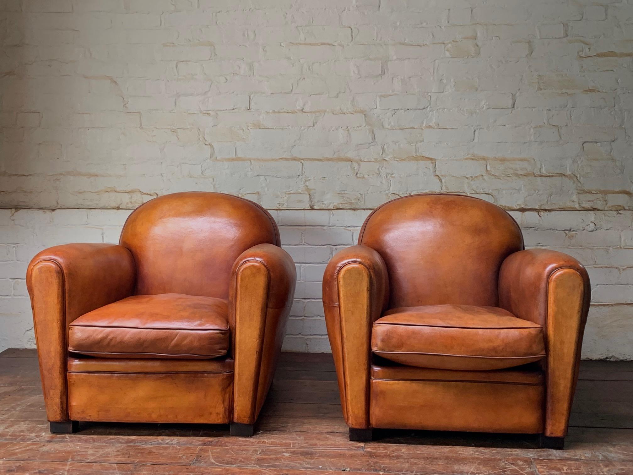 Fabuleuse paire de fauteuils club en cuir français Model NoCA Circa 1950 en vente 4