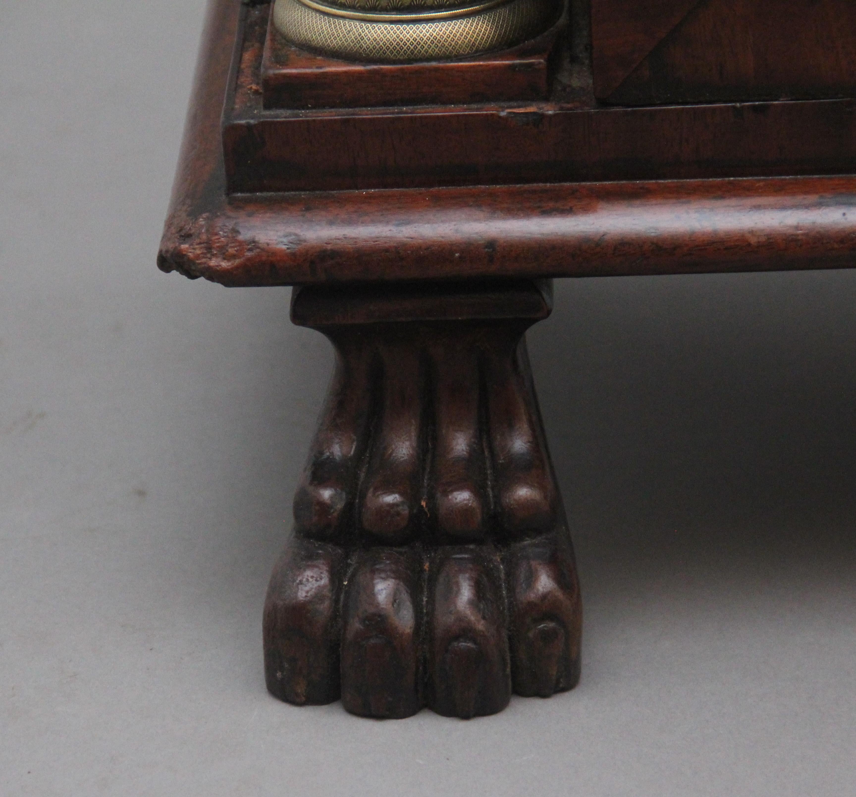 Britannique Un fabuleux meuble d'appoint en acajou du début du 19e siècle en vente