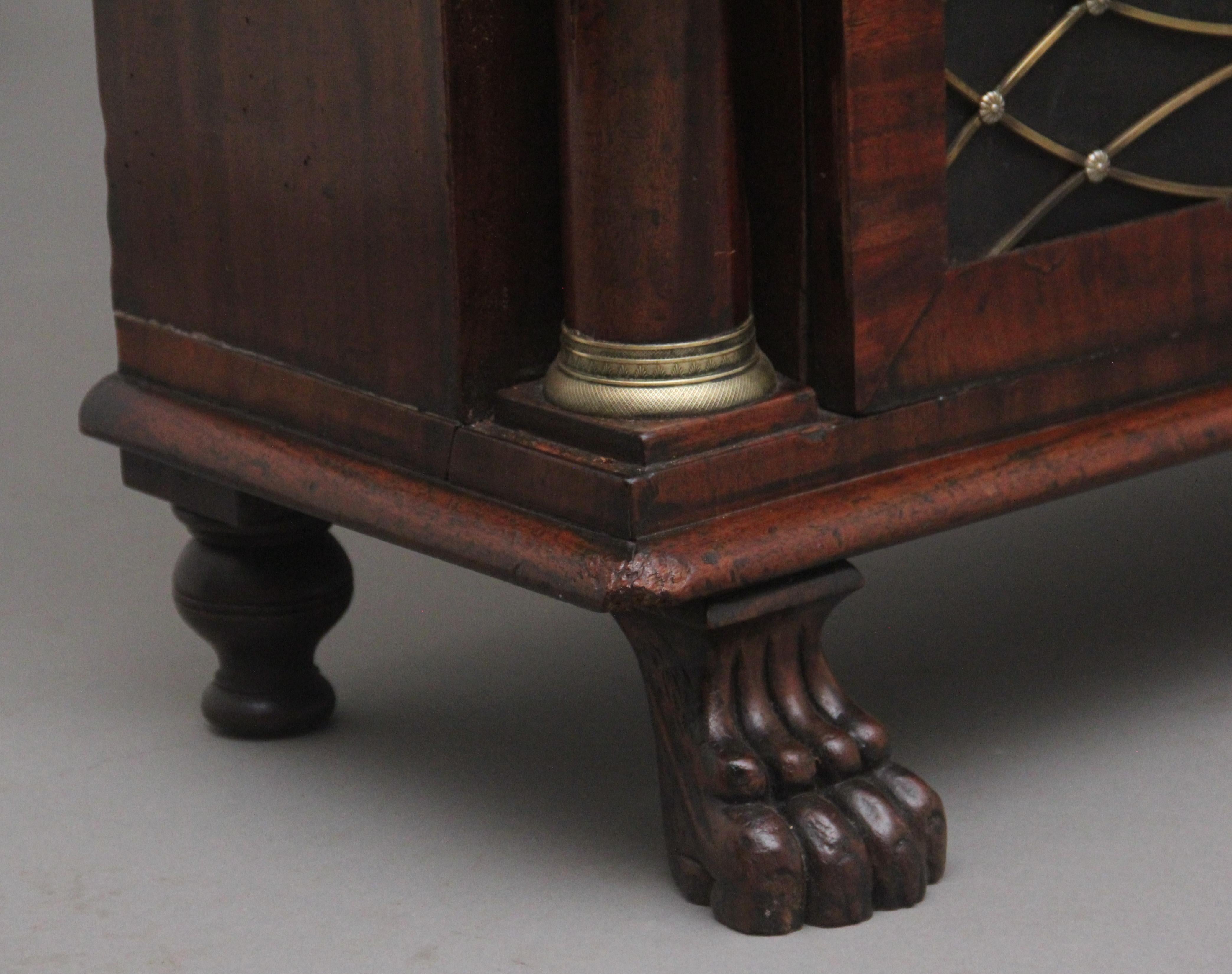 Un fabuleux meuble d'appoint en acajou du début du 19e siècle en vente 1