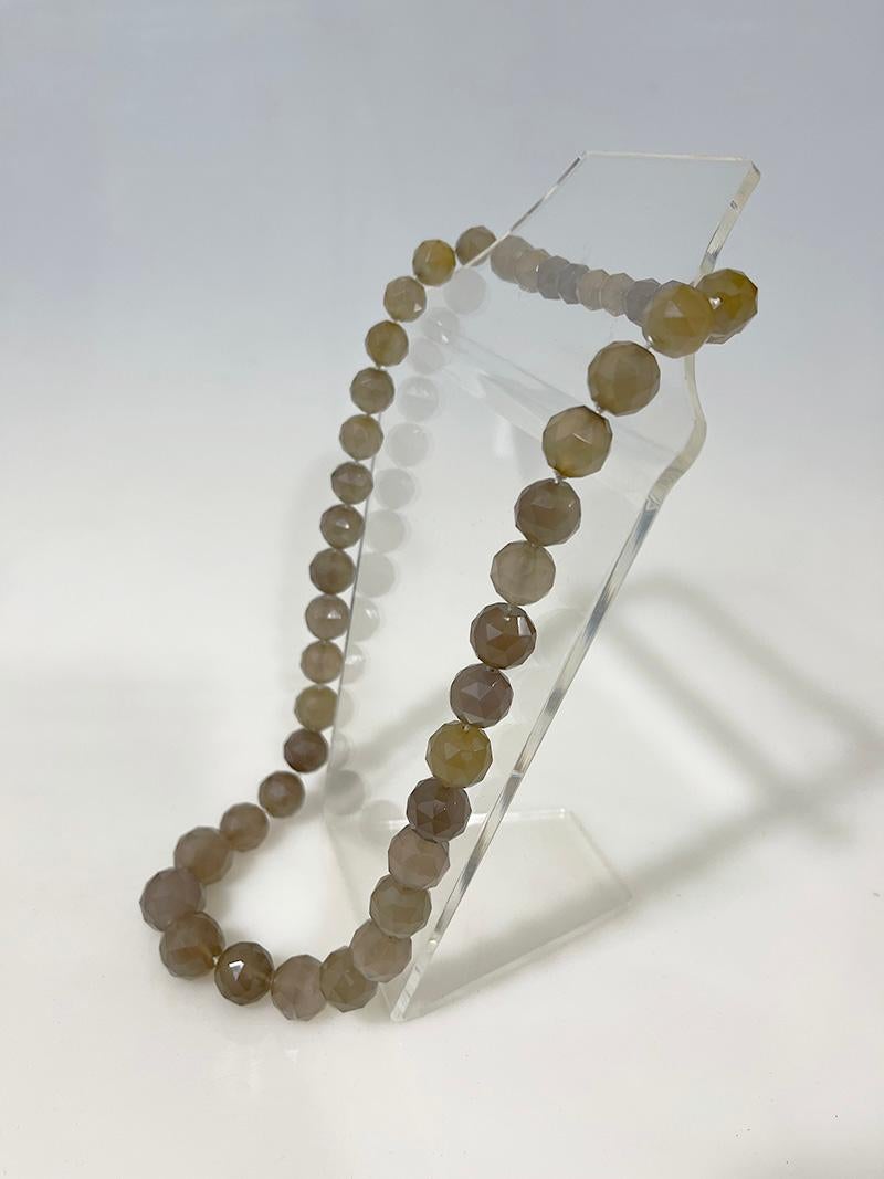 Collier de perles à facettes en vente 4