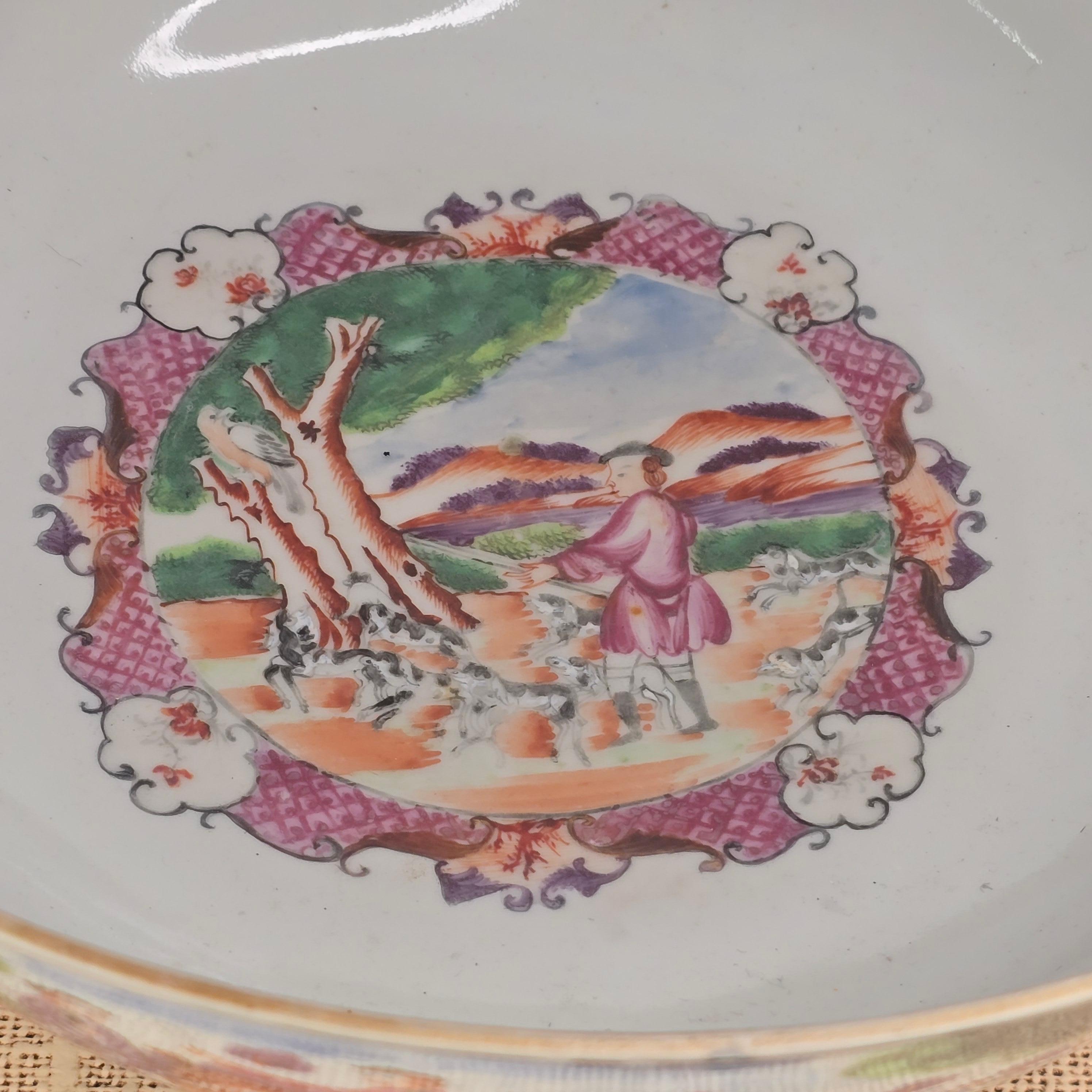A Famille Rose 'hunt scene' Punch Bowl Qianlong Period In Good Condition For Sale In Kilmarnock, VA