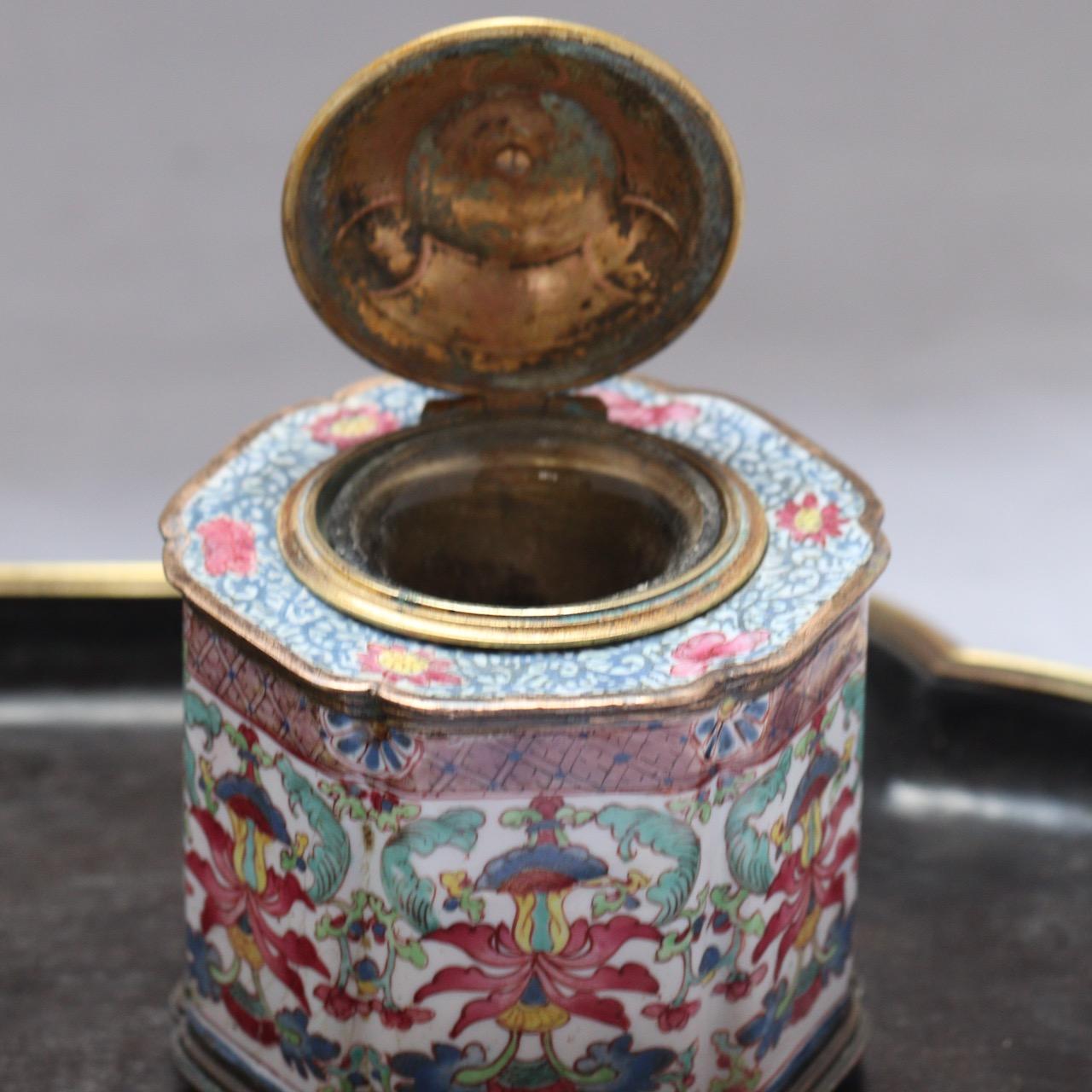 Famille Rose Qianlong Period Enamel Inkwell by L'Escalier de Cristal C.1880 For Sale 2