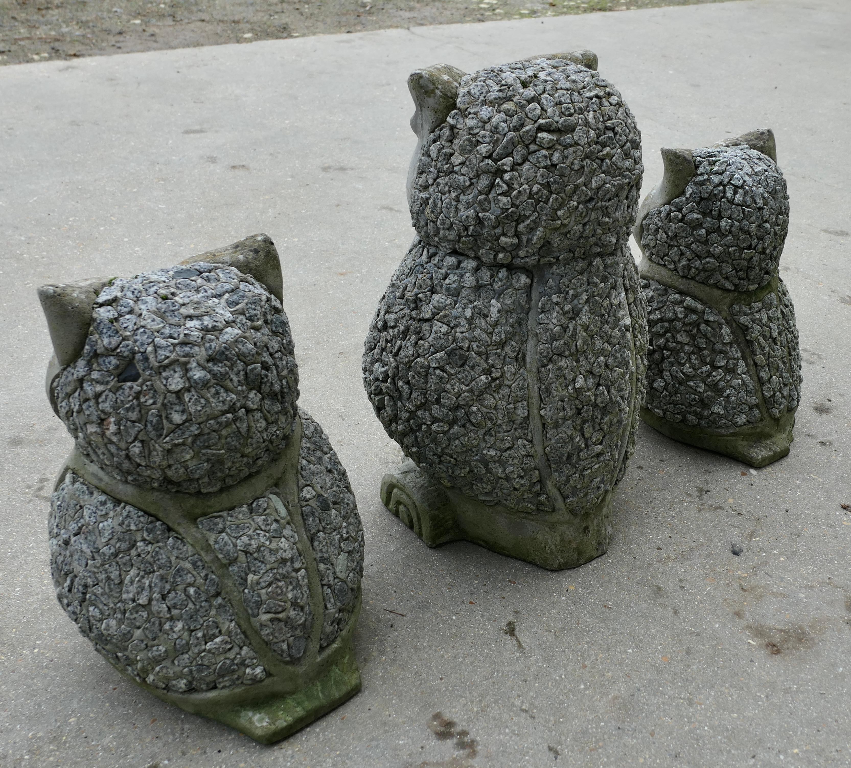 Granito Una famiglia di 3 gufi di granito con le intemperie  Un delizioso Trio in vendita