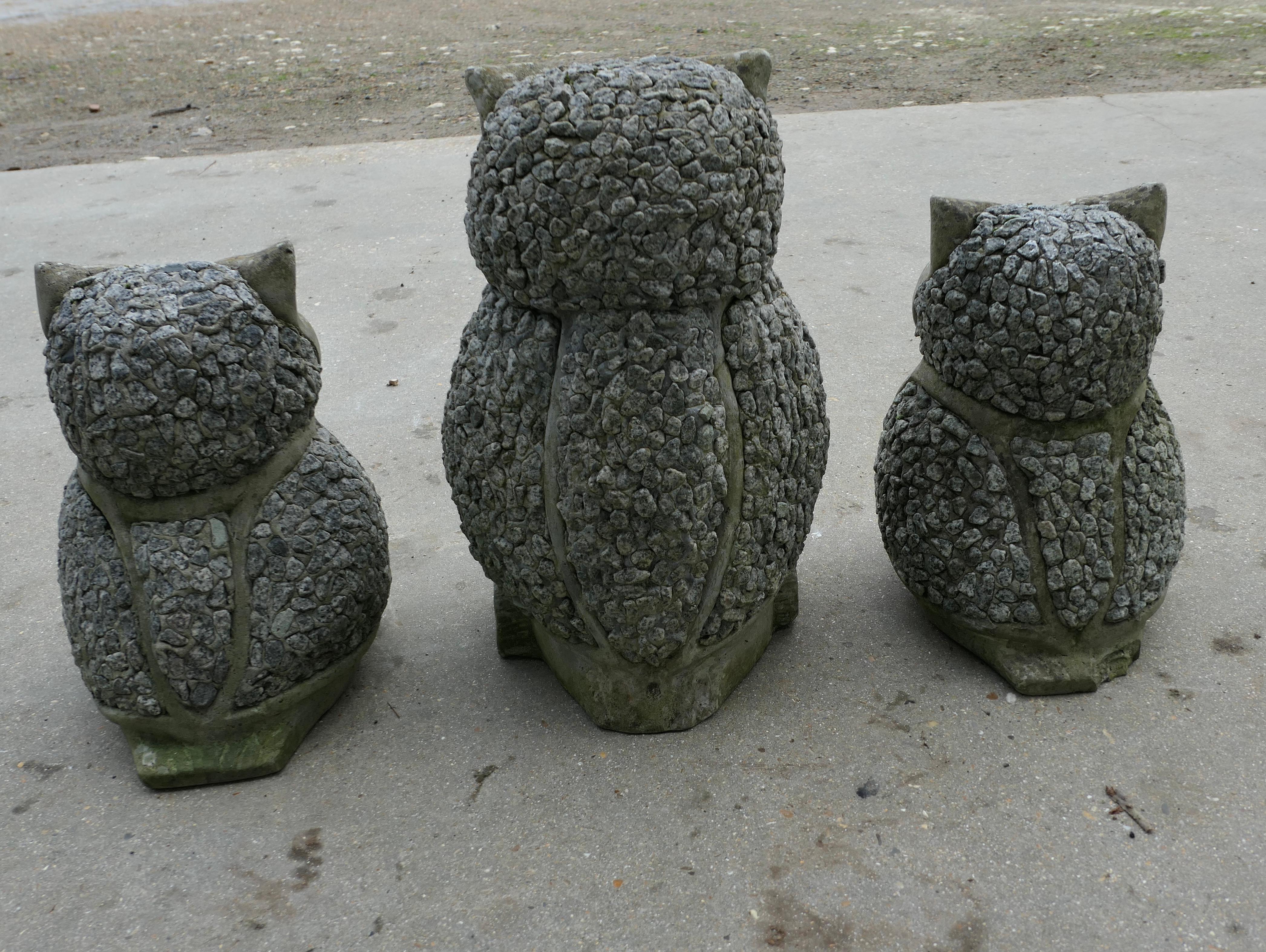 Una famiglia di 3 gufi di granito con le intemperie  Un delizioso Trio in vendita 2