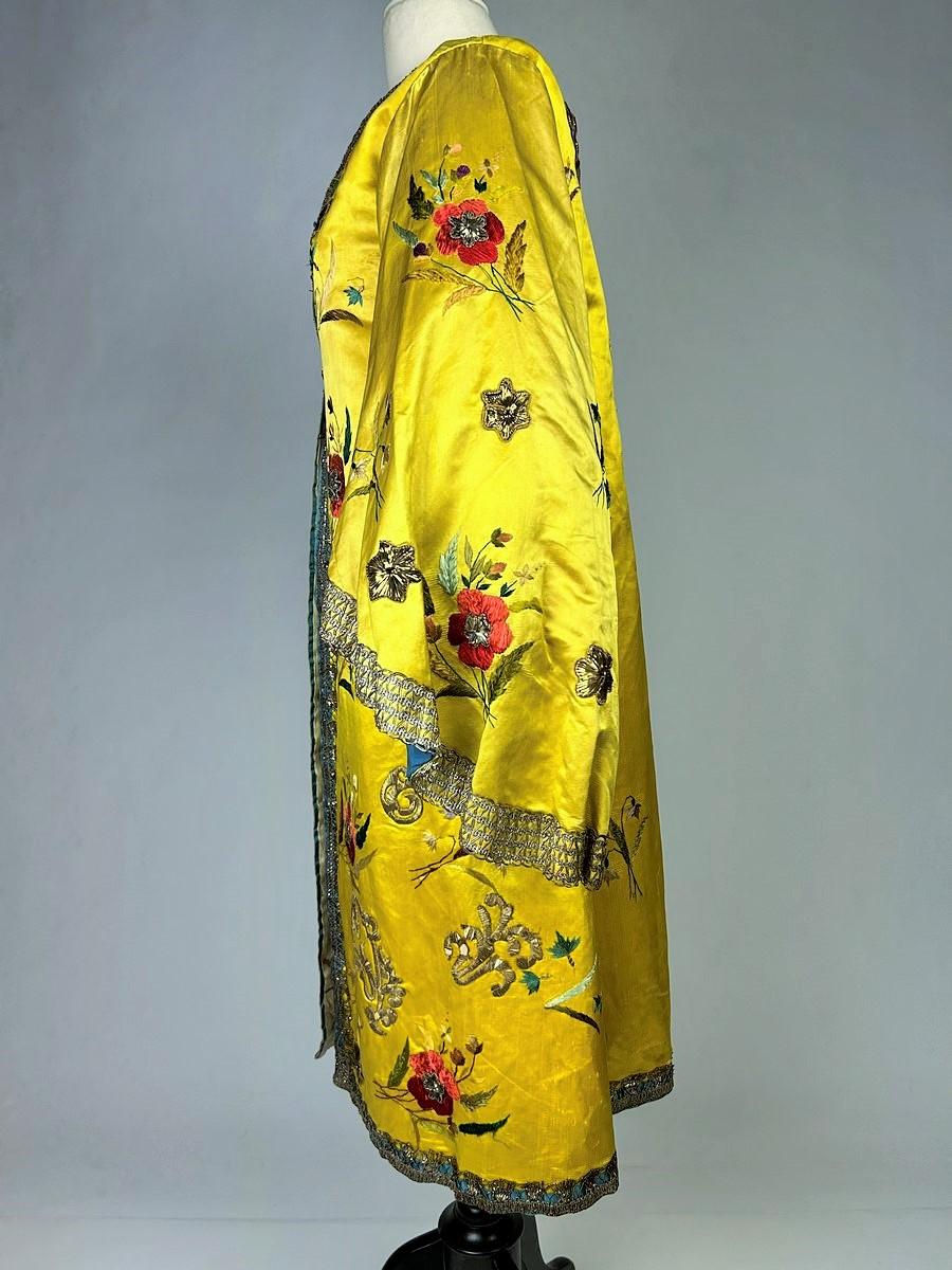 A Fancy kaftan in Yellow Embroidered Satin - France Circa 1860-1900 8