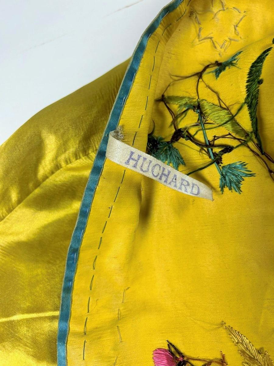 A Fancy kaftan in Yellow Embroidered Satin - France Circa 1860-1900 In Fair Condition In Toulon, FR
