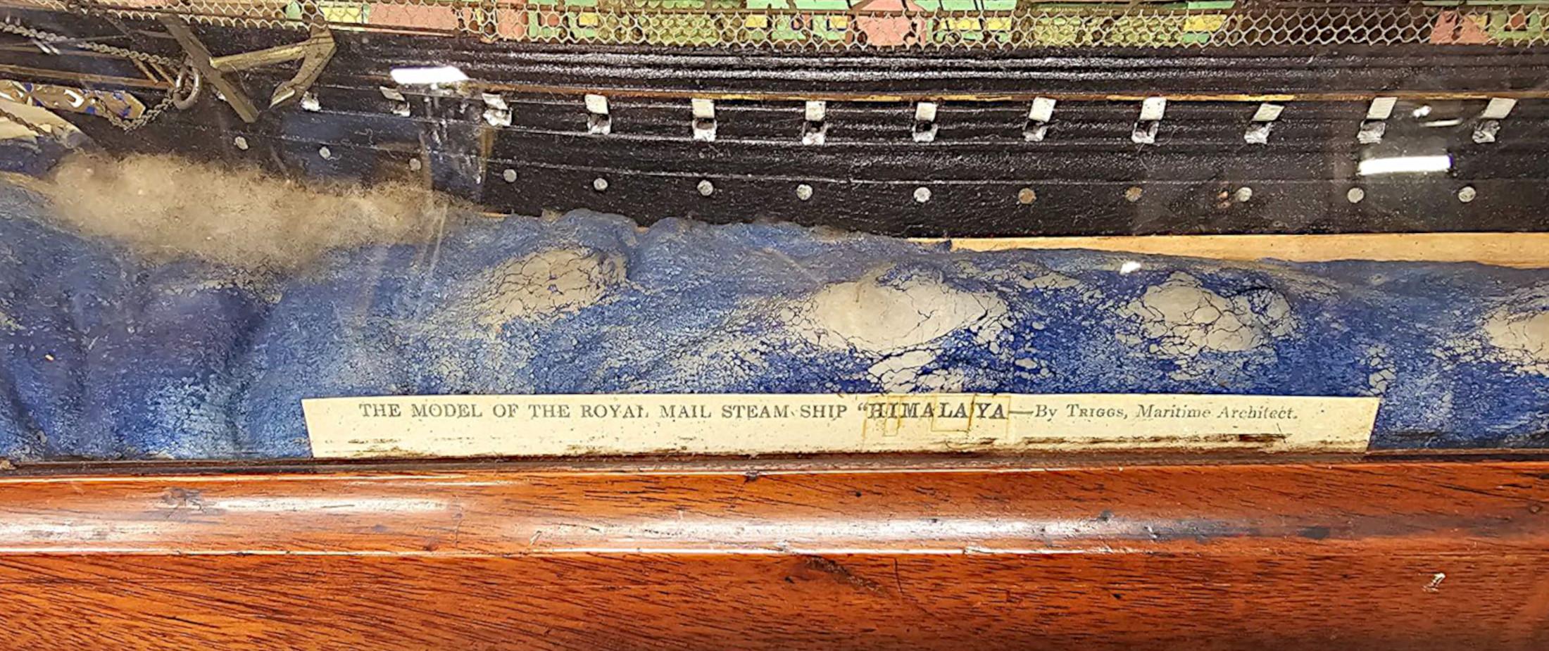 Fantastique modèle en coffret du 19e siècle du navire à vapeur royal 