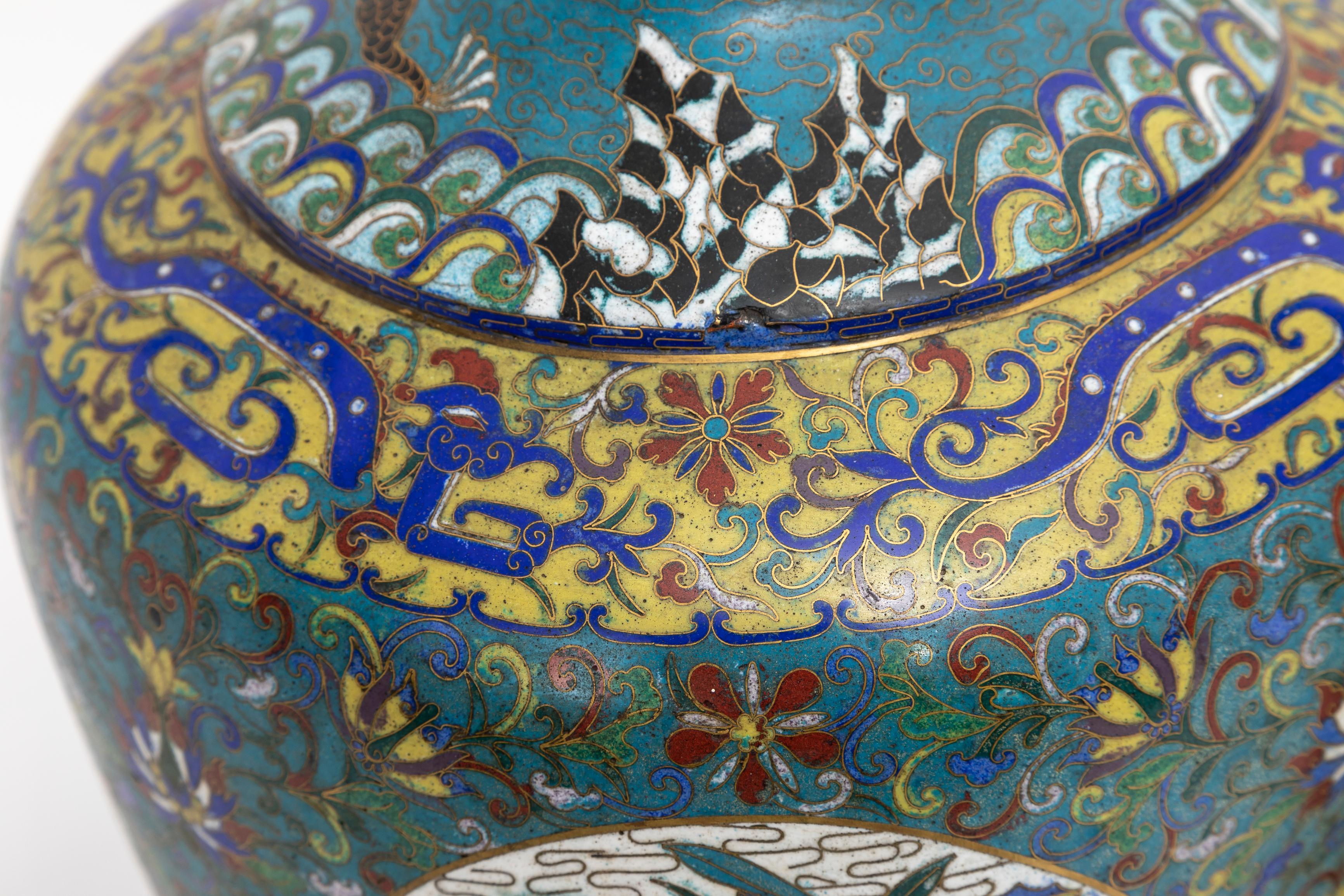 Fantastica coppia di vasi a base di drago cloisonné con fondo turchese del XIX secolo in vendita 5
