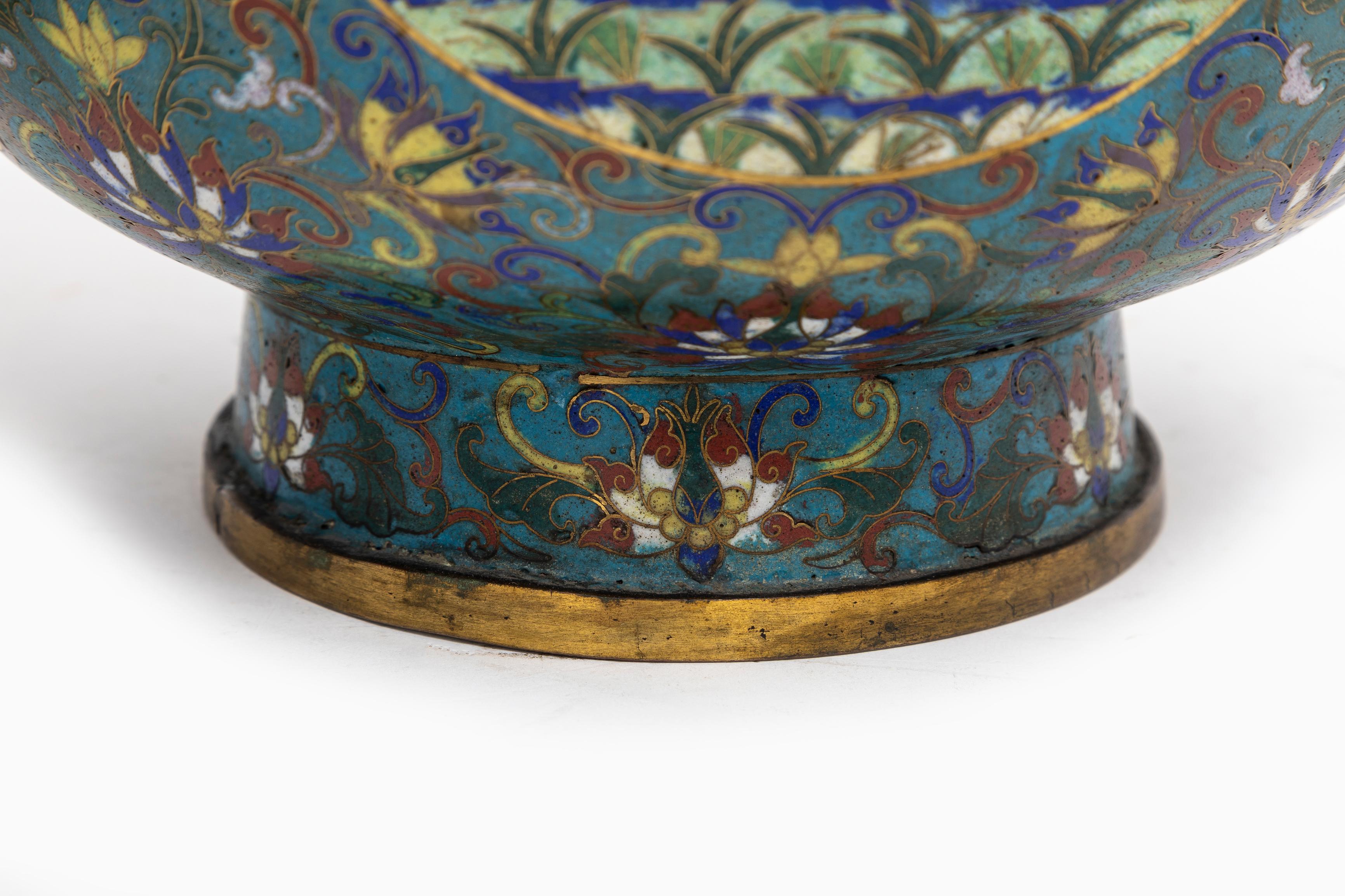 Fantastica coppia di vasi a base di drago cloisonné con fondo turchese del XIX secolo in vendita 12