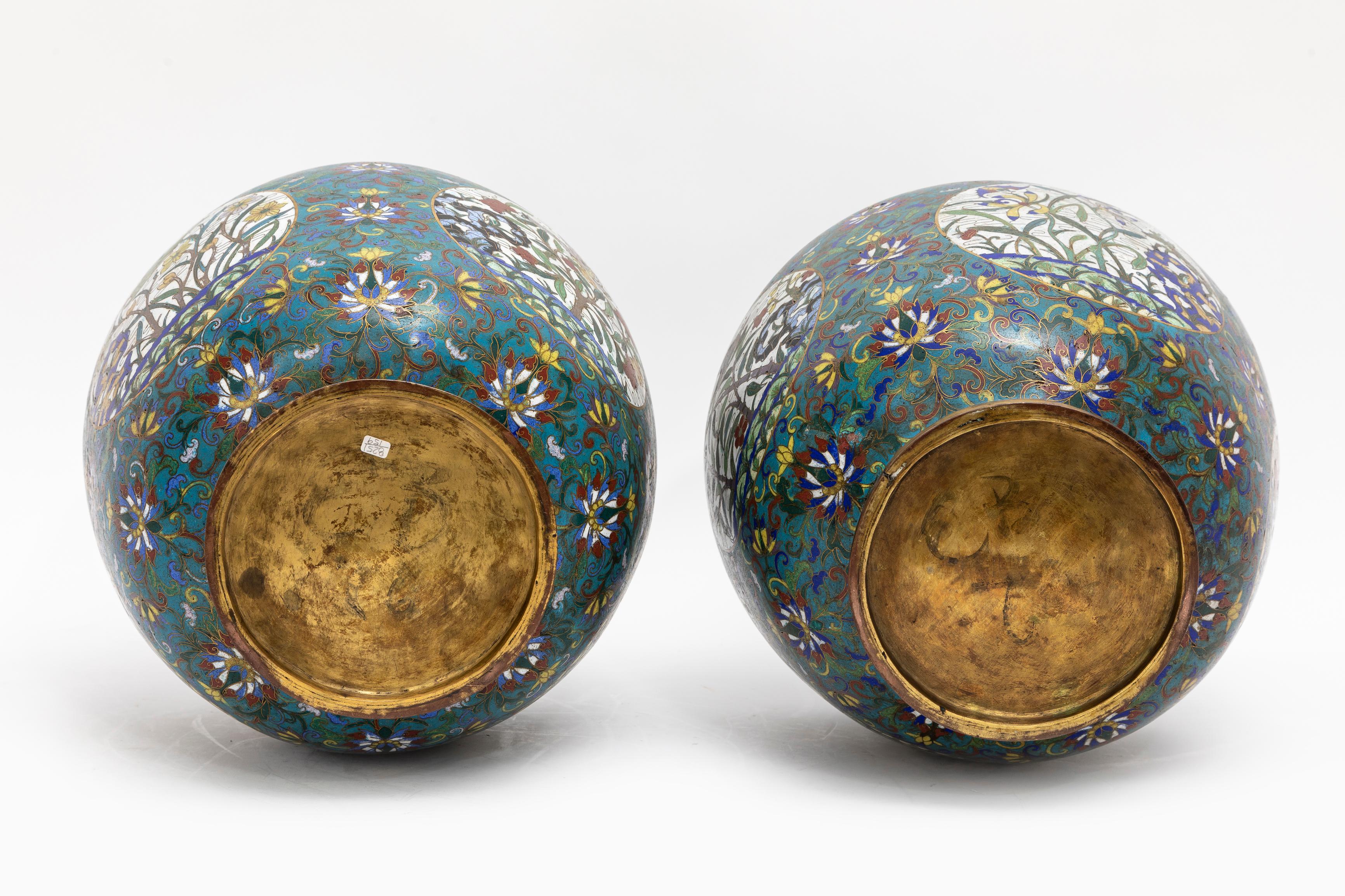 Fantastica coppia di vasi a base di drago cloisonné con fondo turchese del XIX secolo in vendita 13