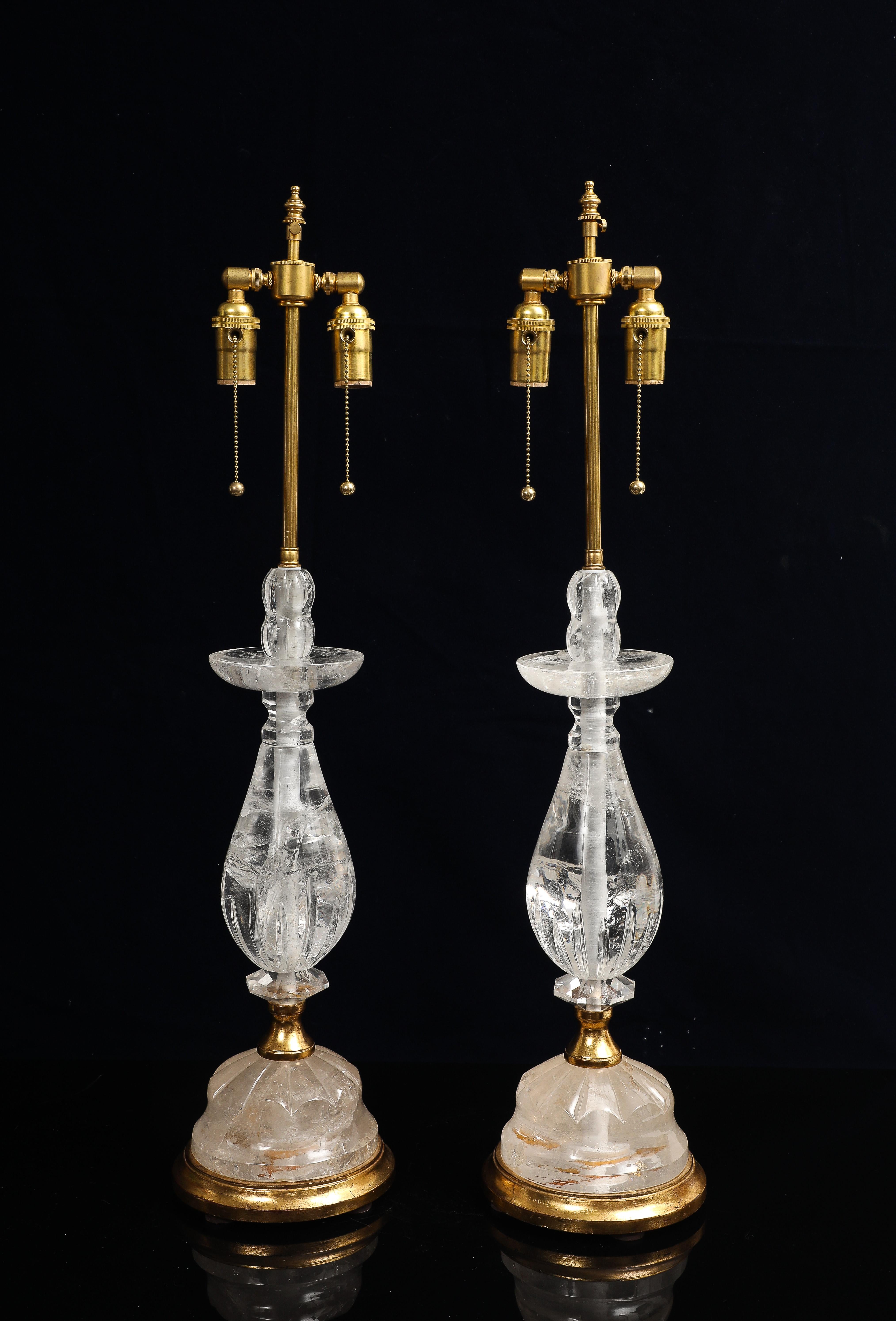 Fantastique paire de lampes de table en cristal Rock et bagues dorées du milieu du siècle dernier Bon état - En vente à New York, NY