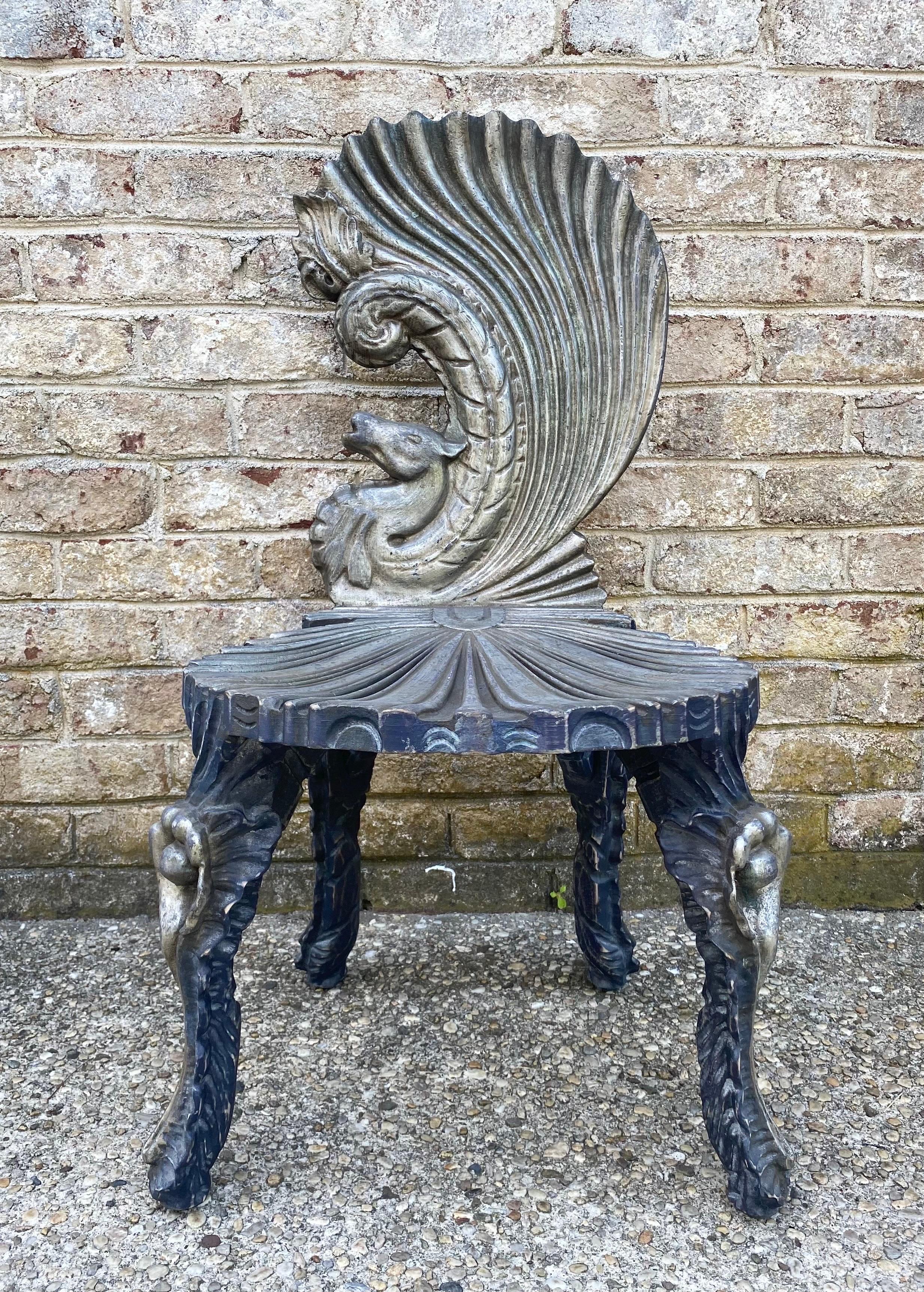 XX secolo Fantastica coppia di sedie laterali in stile grotta veneziana in vendita