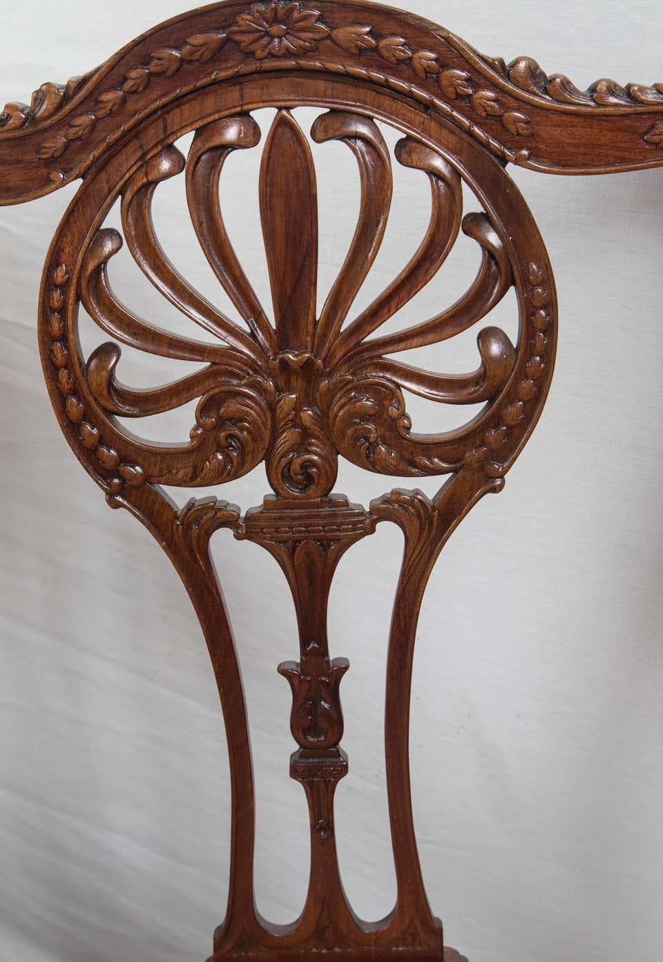 English Fantastic Set of 16 Late 19th Century Carved Hepplewhite Dining Chairs