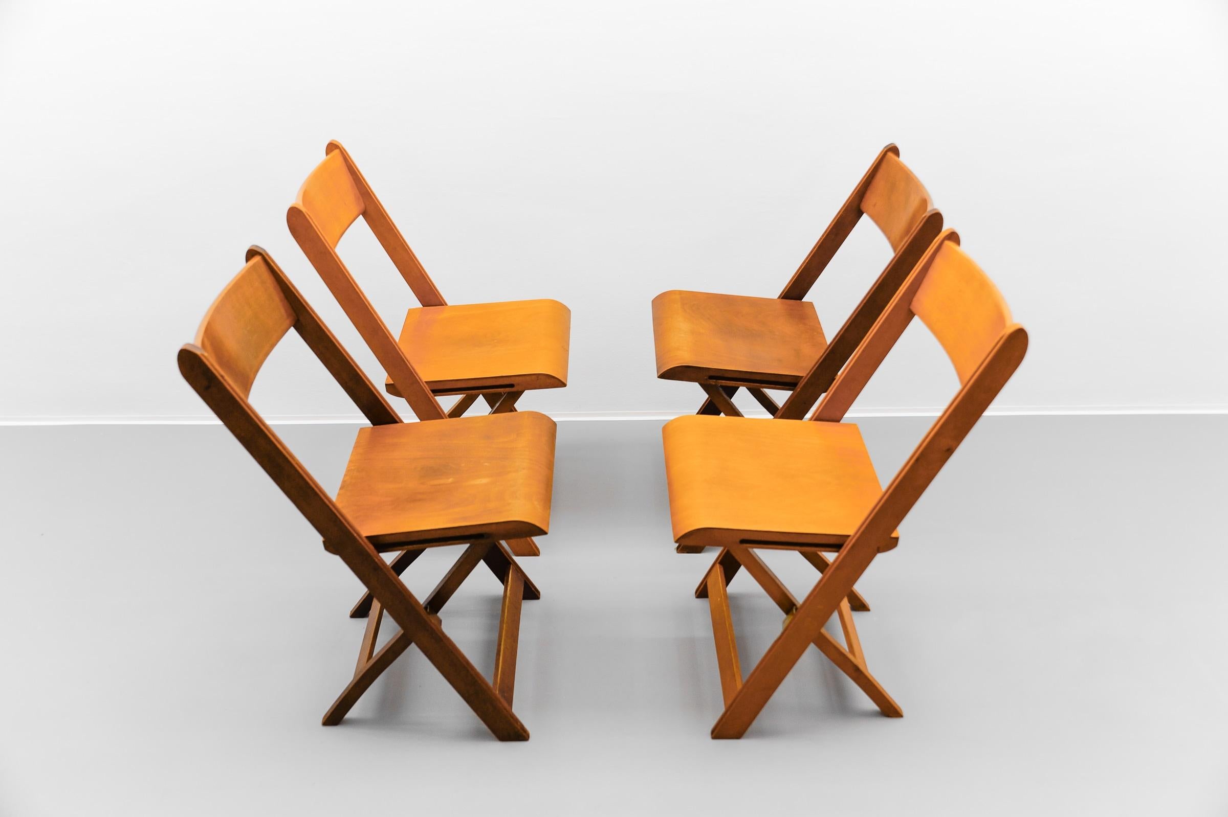A Fantastic Set of 4 German Cinema Wooden Folding Chairs from the 40s / 50s In Good Condition In Nürnberg, Bayern