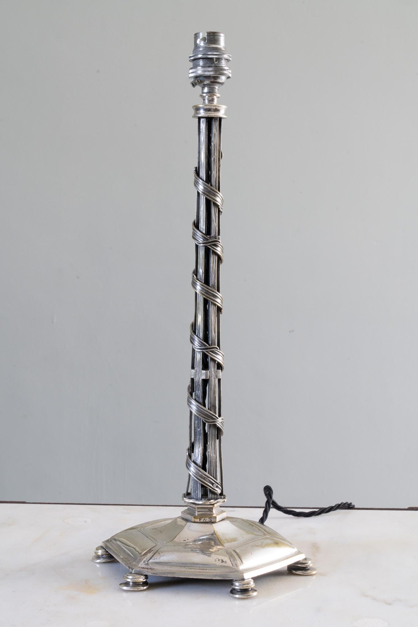 Argenté Lampe de table Faraday & Son en vente