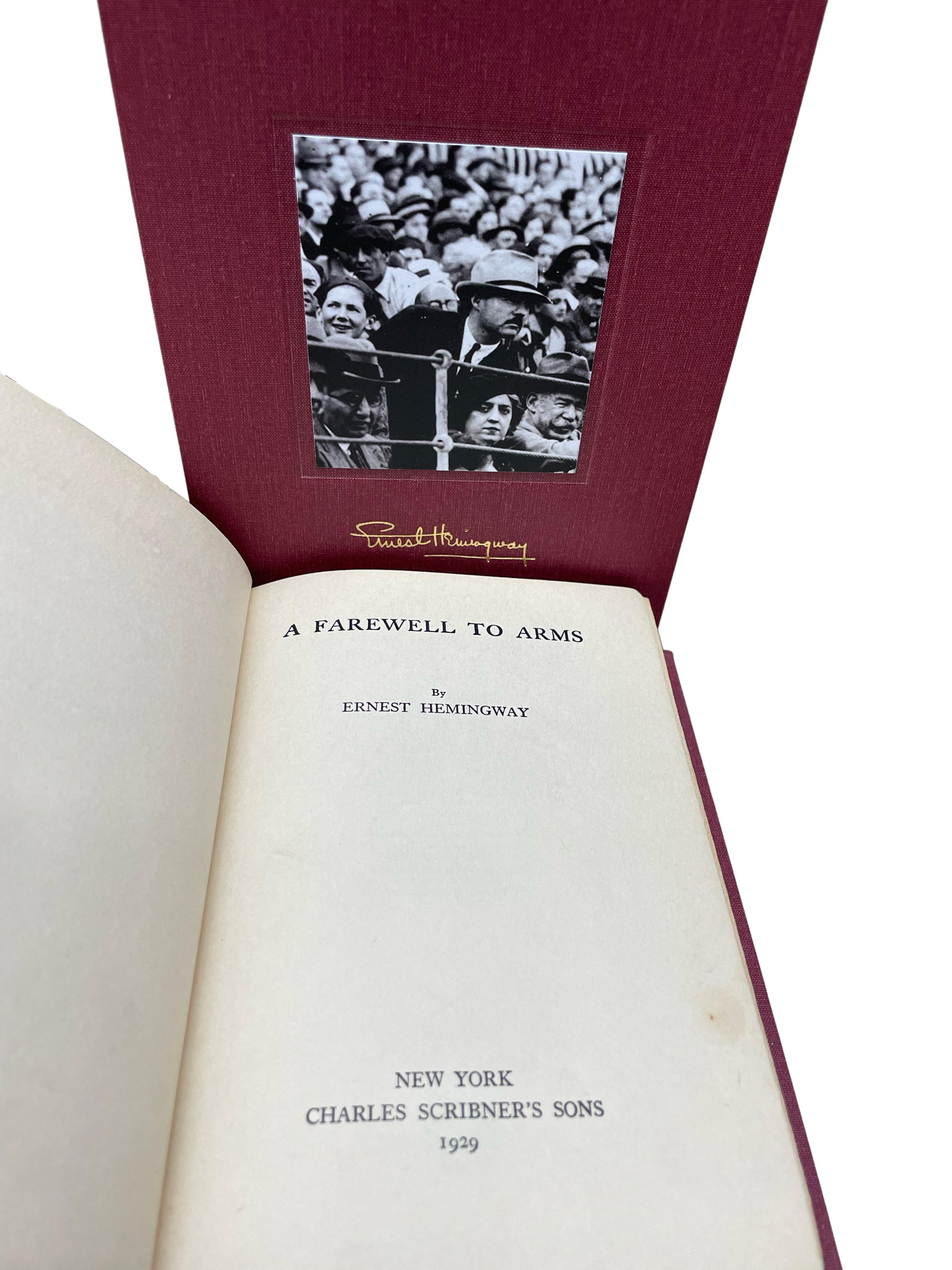 Hemingway, Ernest. L'Adieu aux armes. New York : Charles Scribner's Sons, 1929. Première édition, impression ultérieure. Octavo, Relié en quart de cuir et panneaux de toile avec titres et outils dorés sur le dos. Dans un nouvel étui en toile