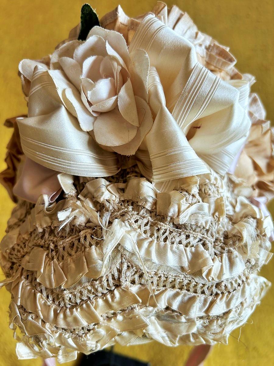 A Fashion Bibi hat in straw and ribbons - France Circa 1860 In Good Condition In Toulon, FR
