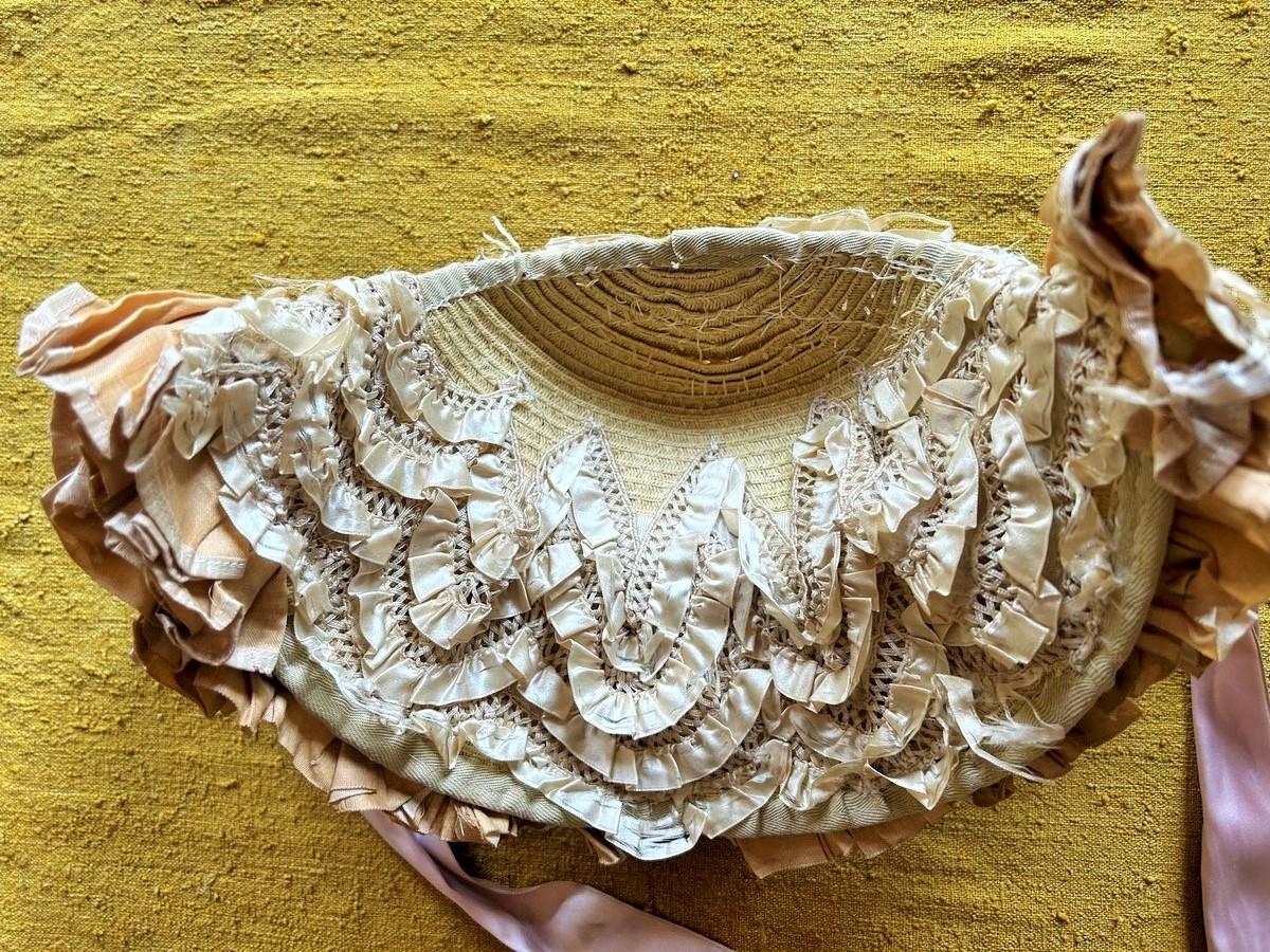 A Fashion Bibi hat in straw and ribbons - France Circa 1860 2