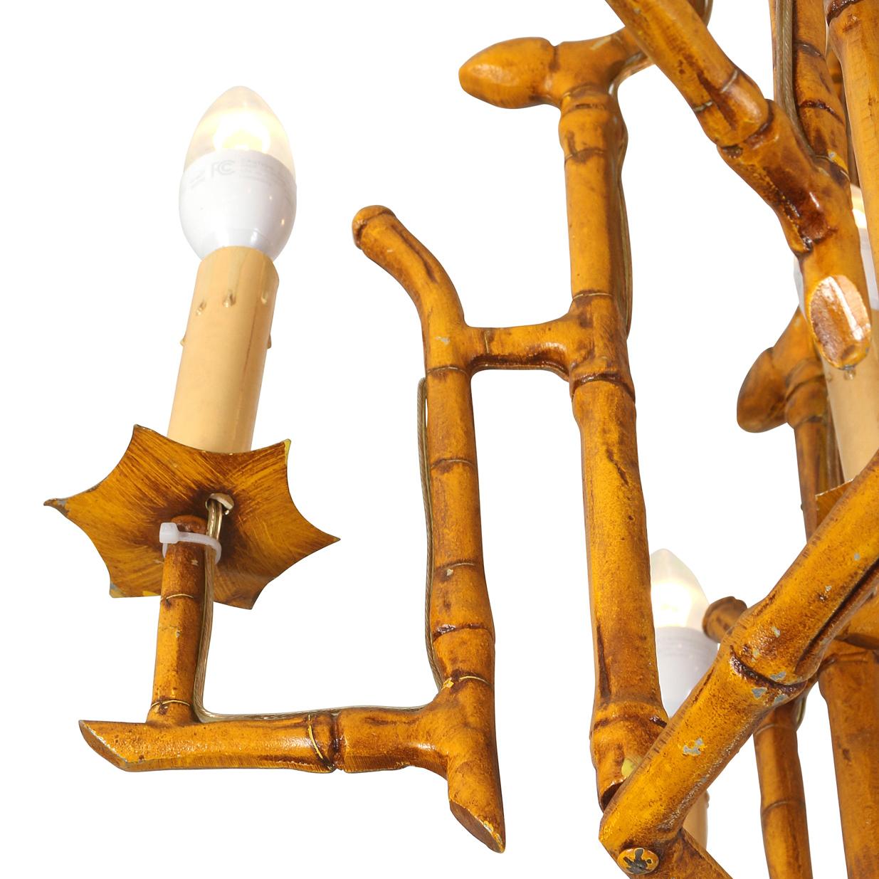 Un lampadario in finto bambù In condizioni buone in vendita a New York, NY