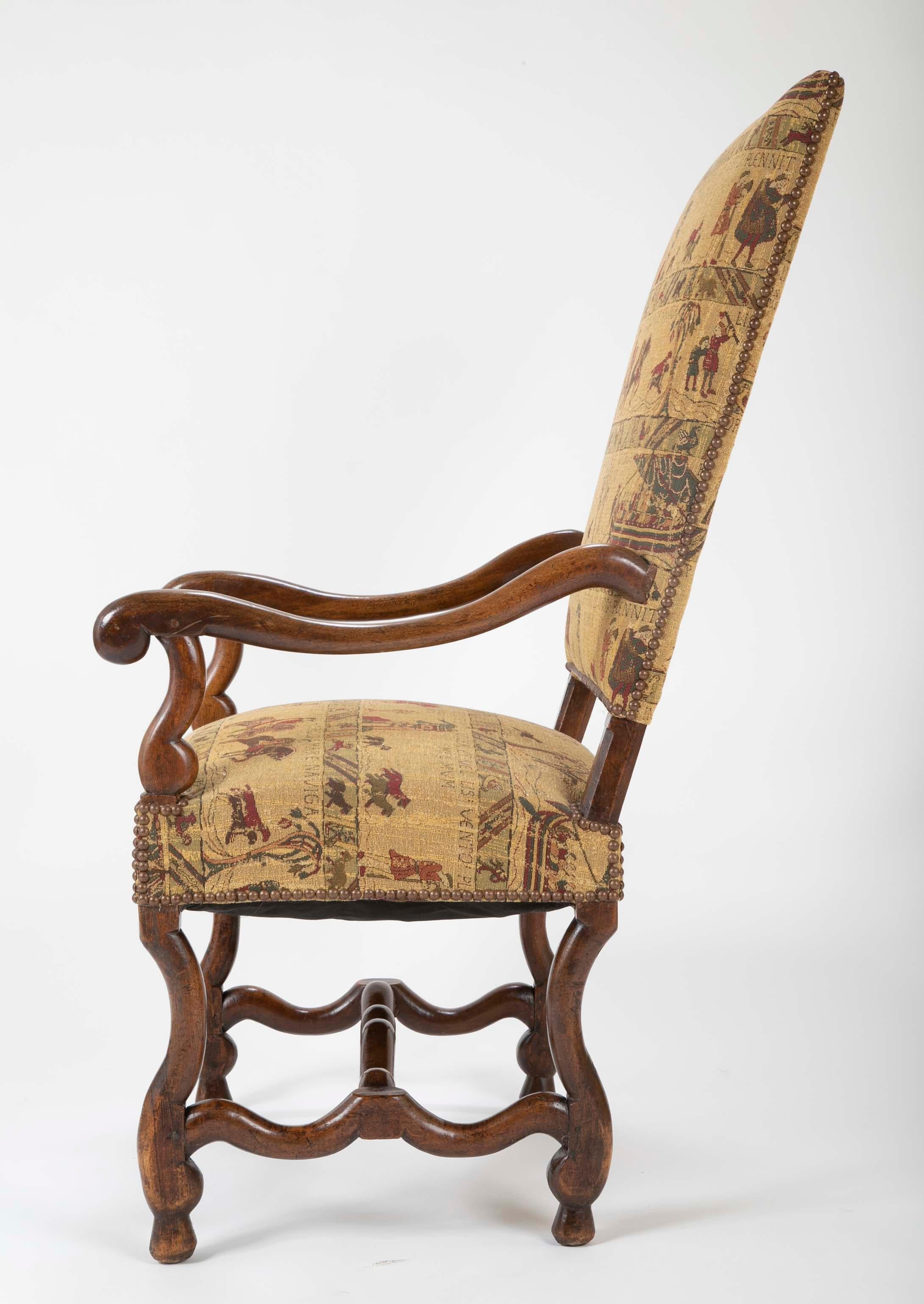 Französischer Louis XIII-Stil Sessel aus Nussbaumholz im Angebot 4