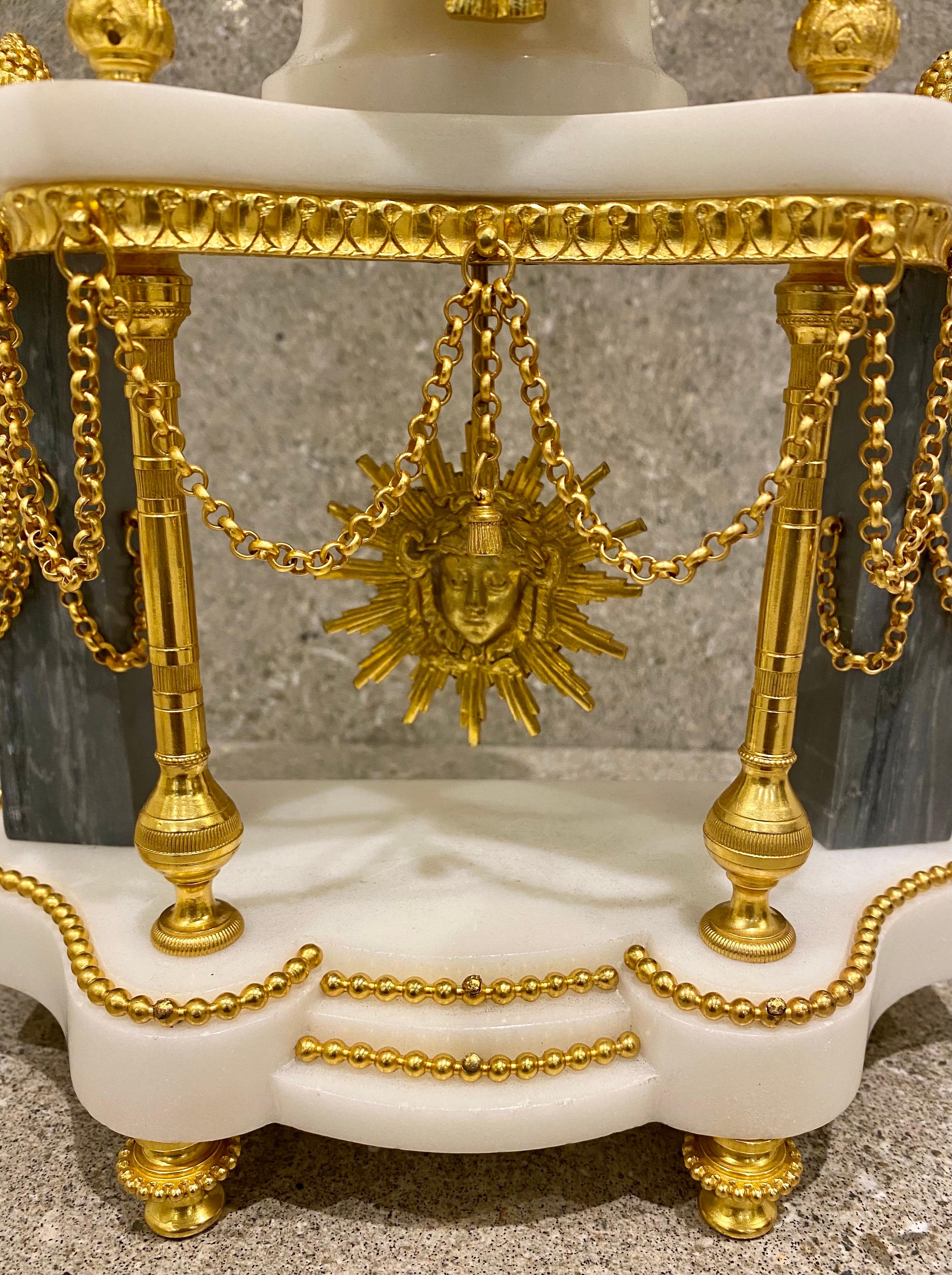 Ferdinand Berthoud. Ensemble de 3 pièces d'horloge Louis XVI en marbre monté en bronze doré 1770 en vente 6
