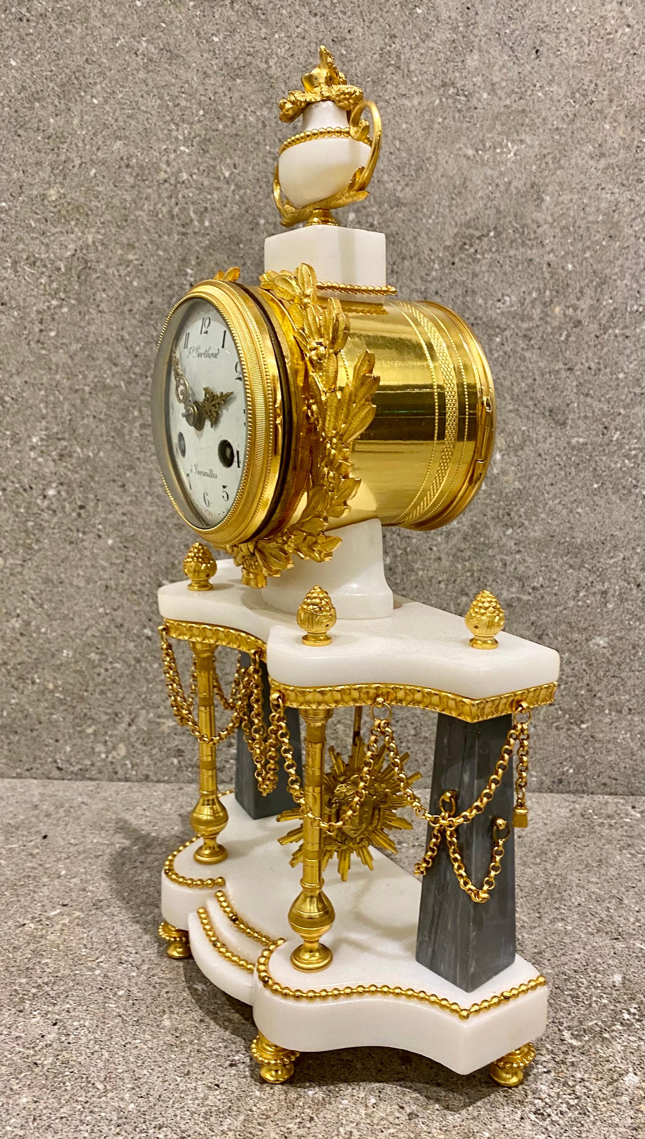 Ferdinand Berthoud. Ensemble de 3 pièces d'horloge Louis XVI en marbre monté en bronze doré 1770 en vente 1