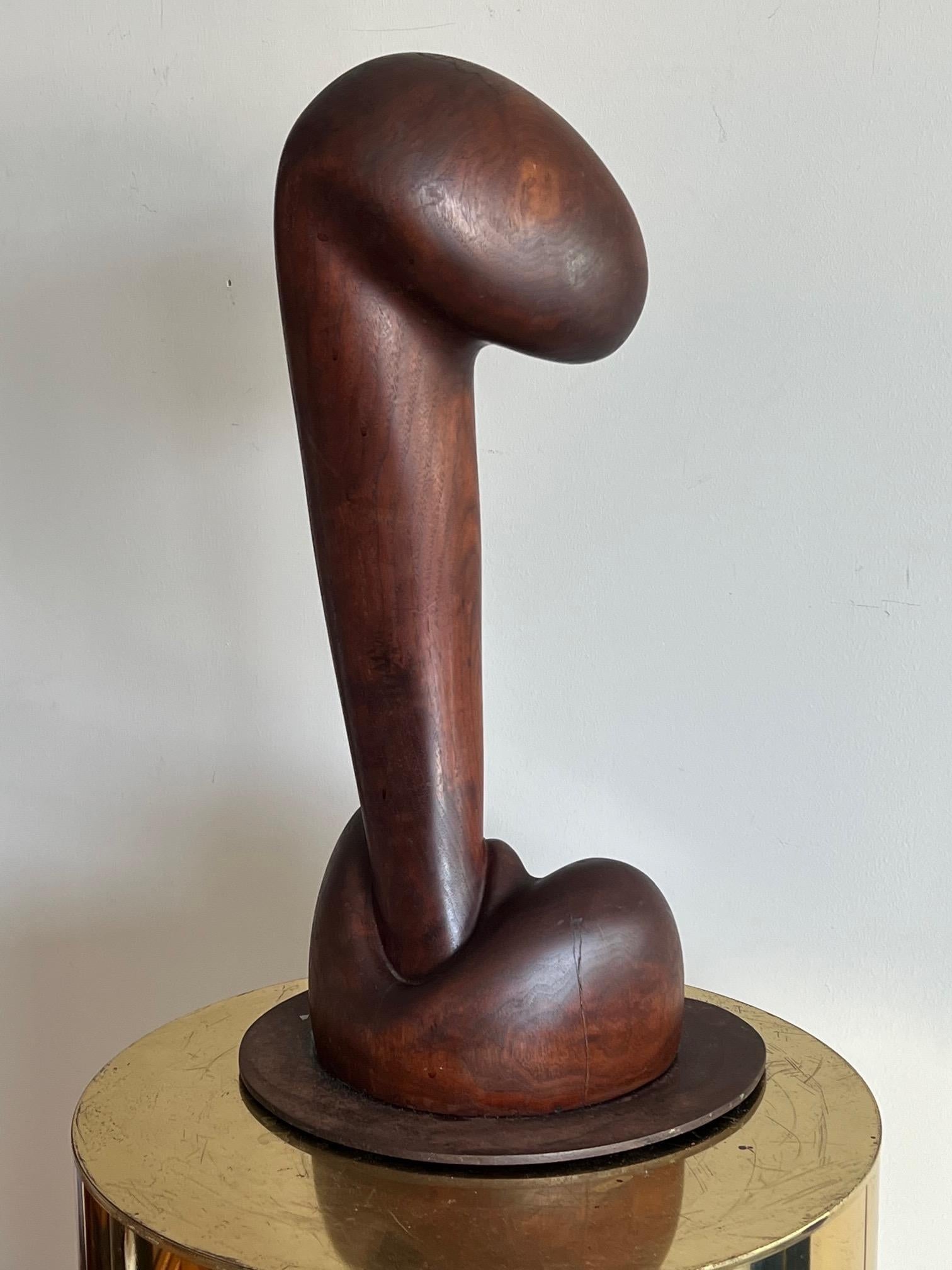 Figurative Skulptur aus Nussbaumholz (Ende des 20. Jahrhunderts) im Angebot