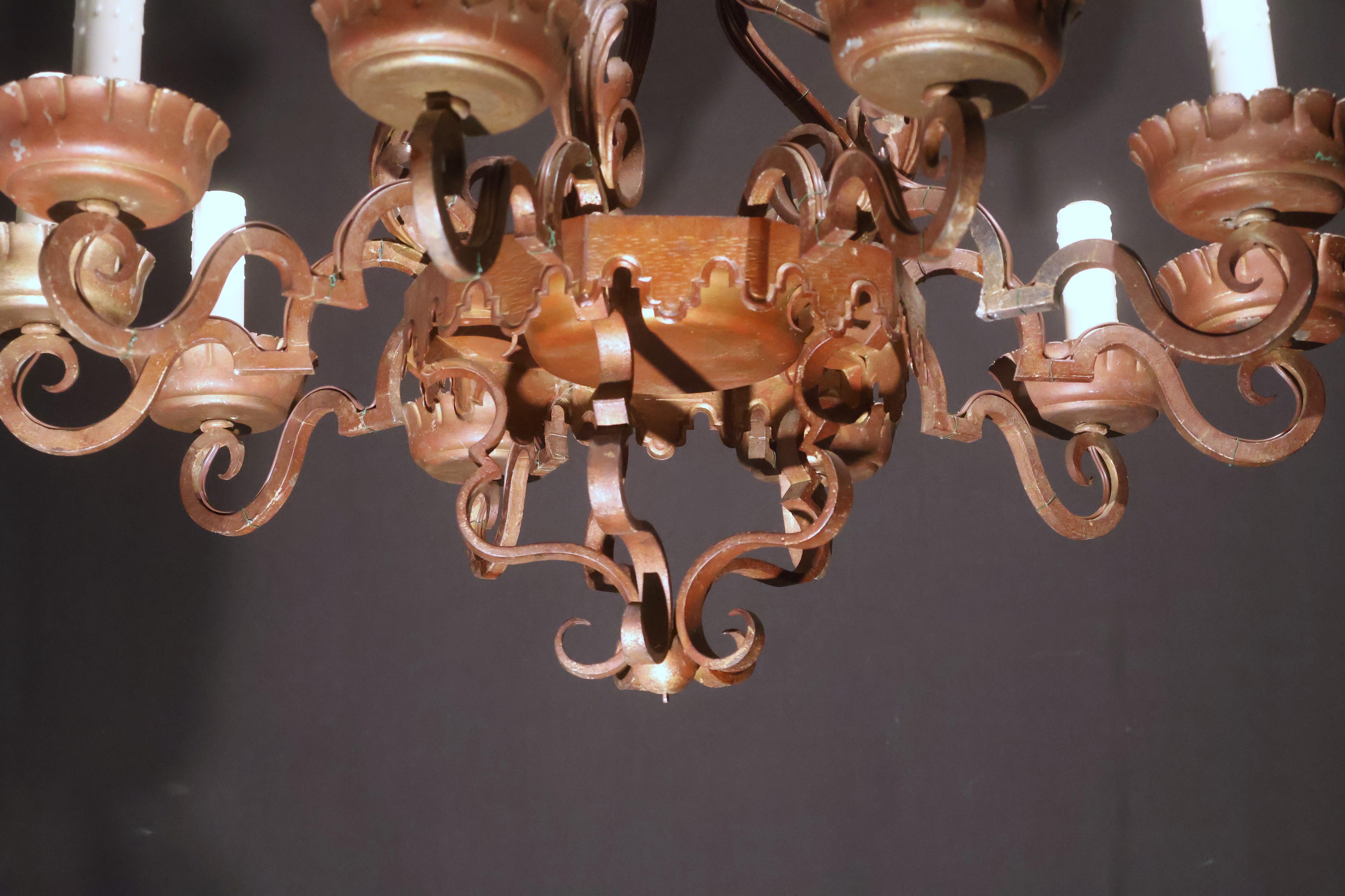 Un beau lustre en fer à 10 feux en vente 2