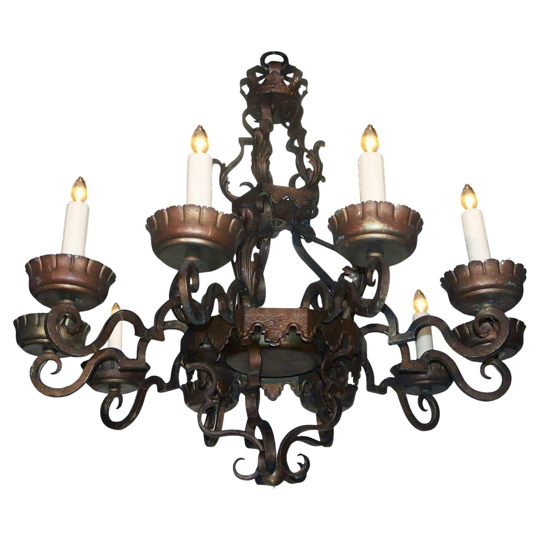 Un beau lustre en fer à 10 feux en vente