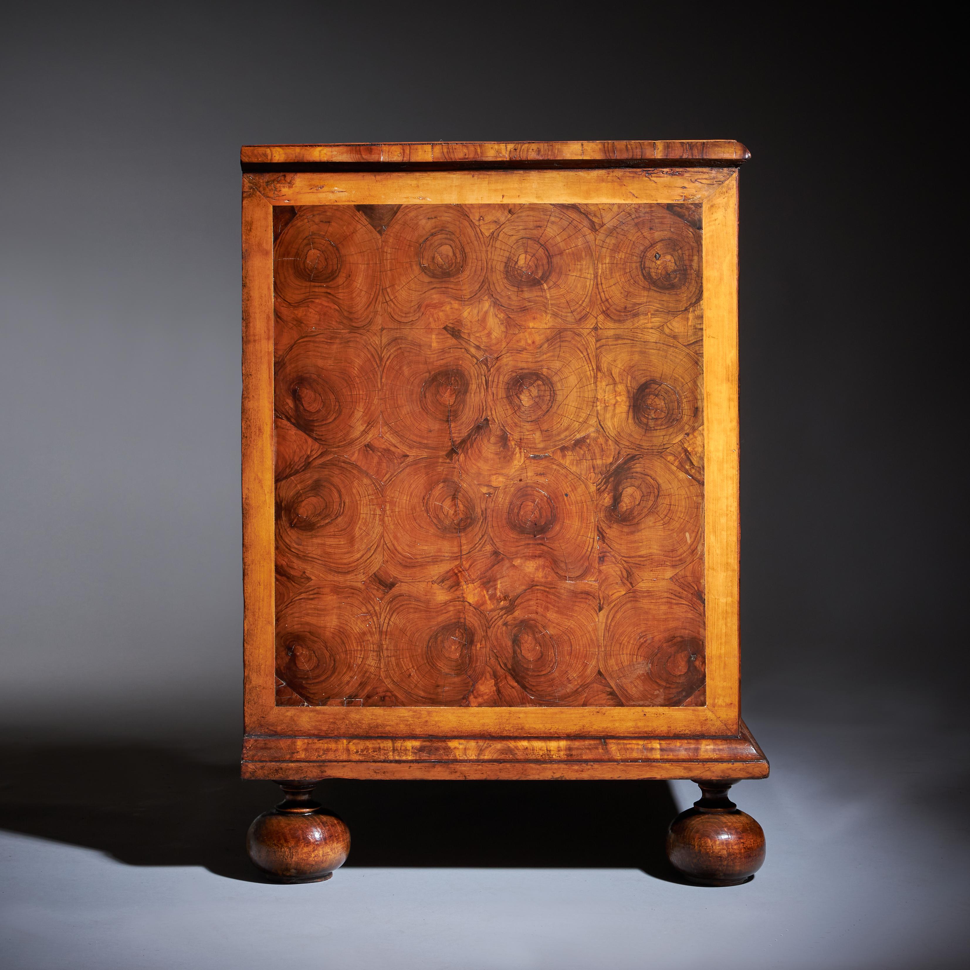 Charles Charles II Olive Oyster Chest del XVII secolo, CIRCA 1690, Inghilterra in vendita 3