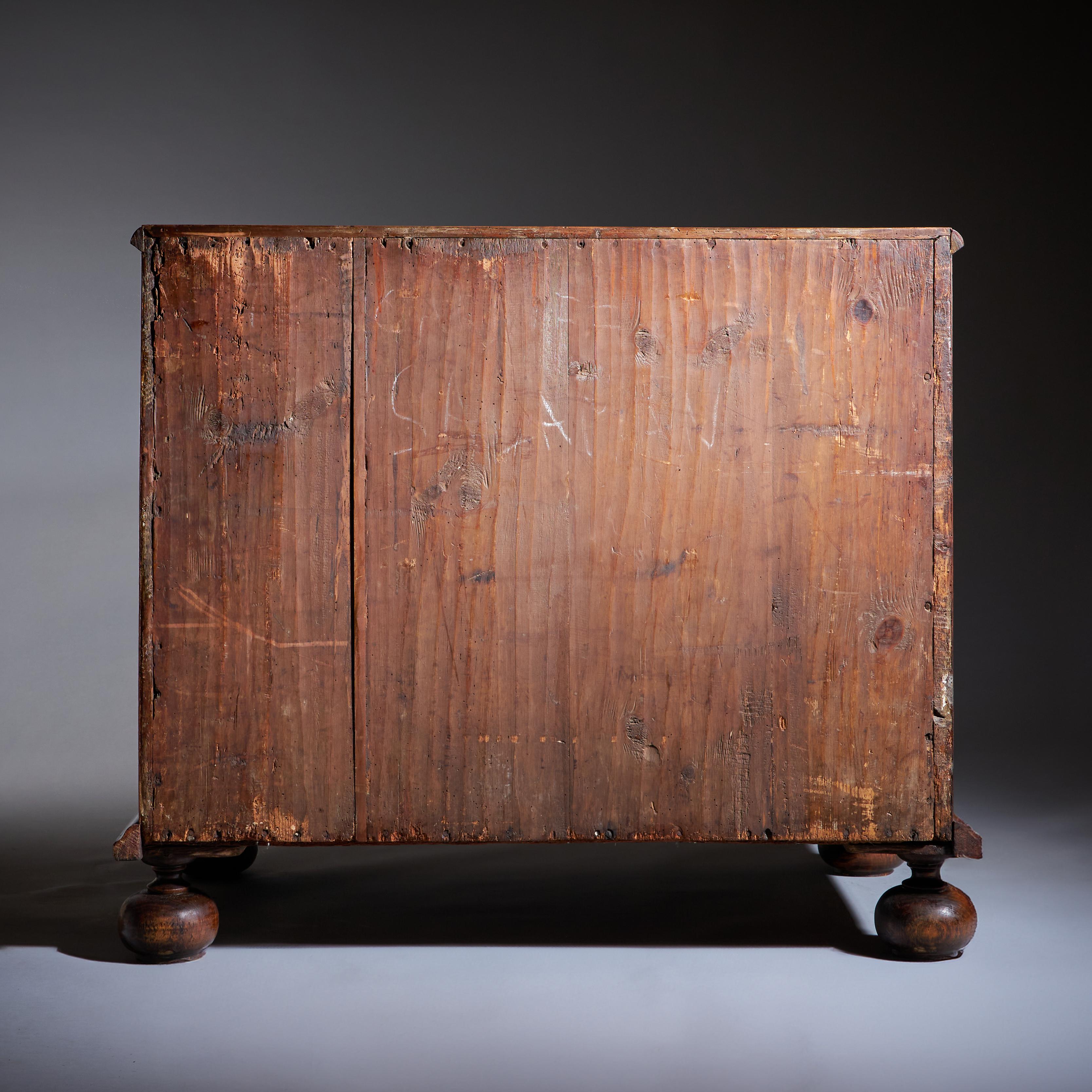 Charles Charles II Olive Oyster Chest del XVII secolo, CIRCA 1690, Inghilterra in vendita 4