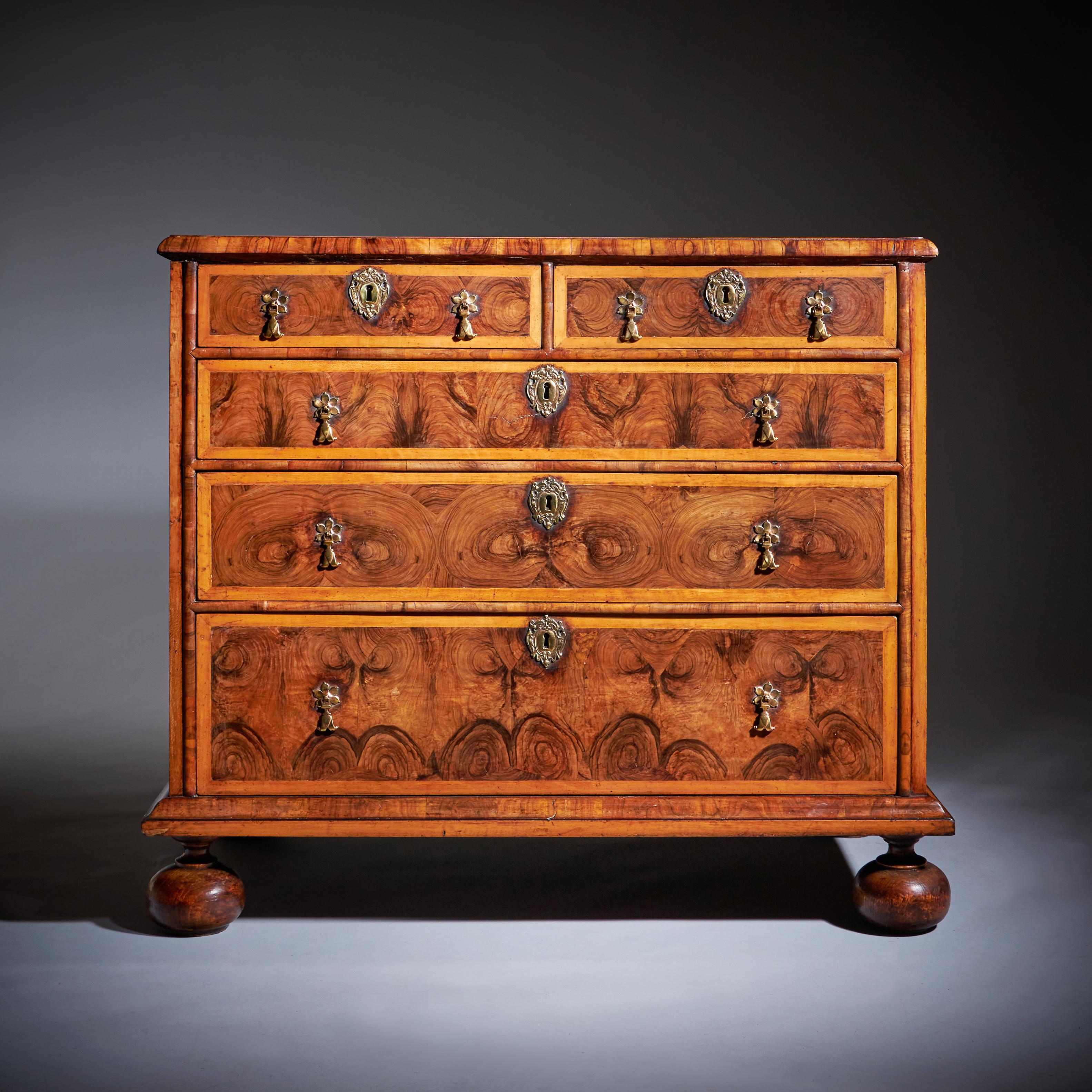 William and Mary Charles Charles II Olive Oyster Chest del XVII secolo, CIRCA 1690, Inghilterra in vendita