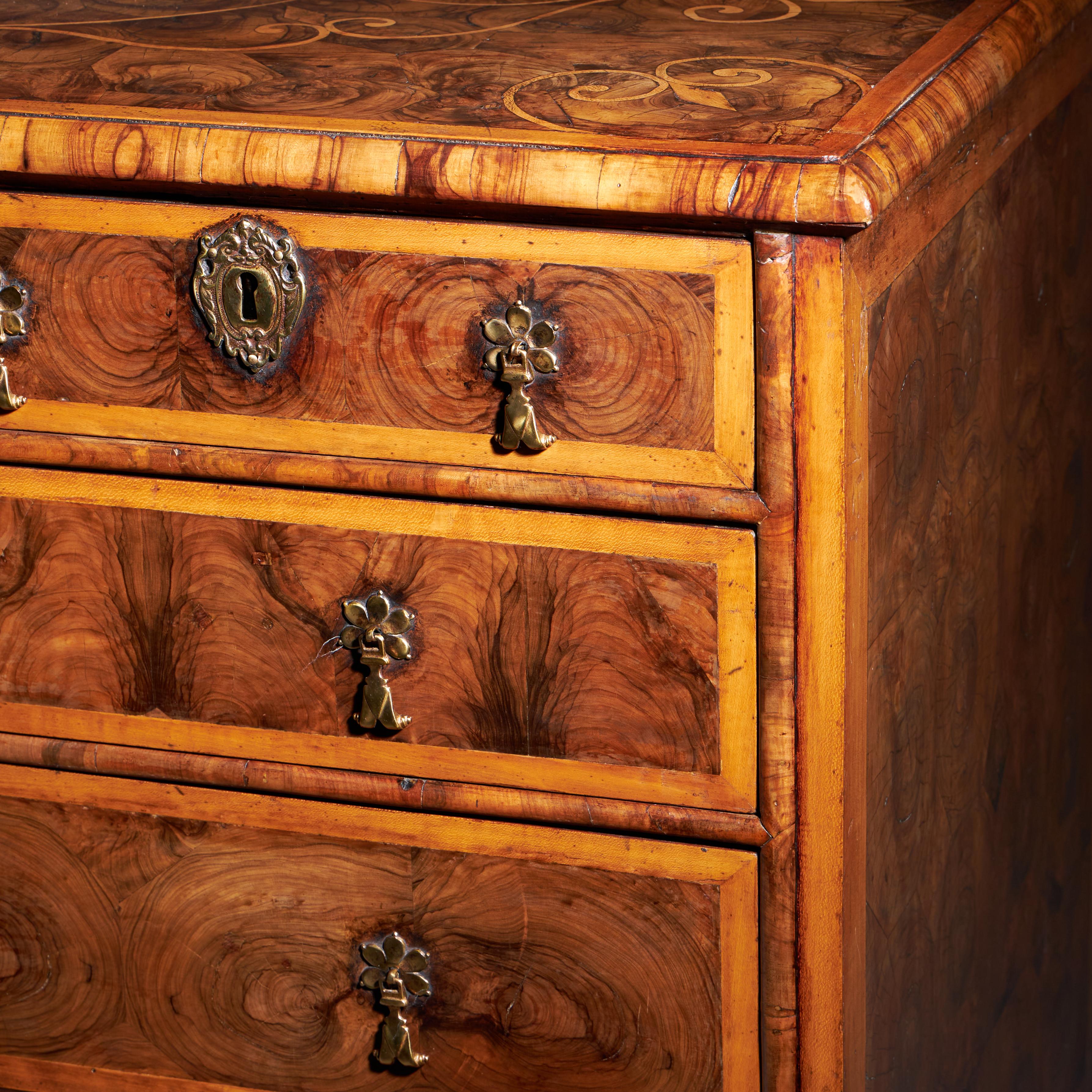 Charles Charles II Olive Oyster Chest del XVII secolo, CIRCA 1690, Inghilterra In condizioni buone in vendita a Oxfordshire, United Kingdom