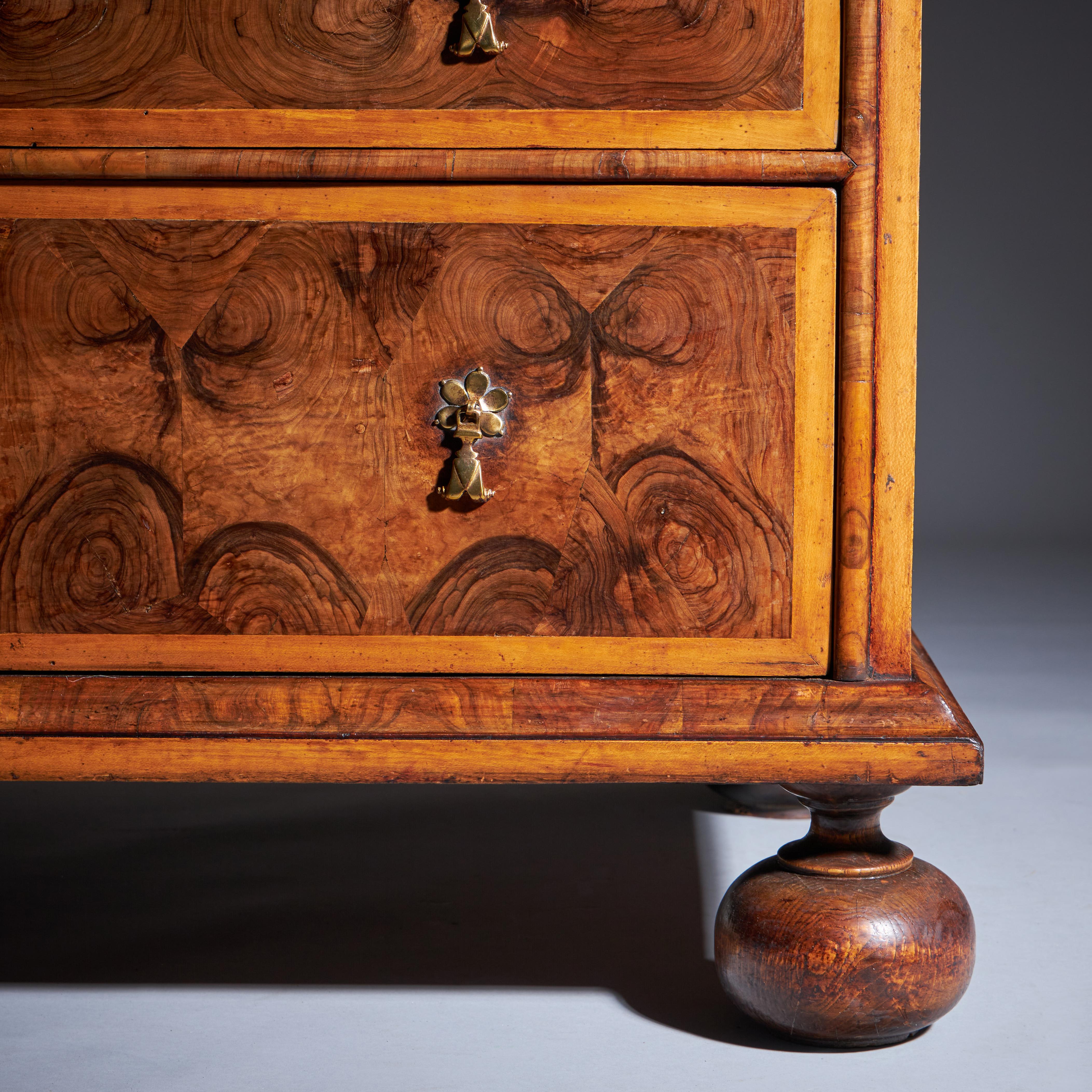Frassino Charles Charles II Olive Oyster Chest del XVII secolo, CIRCA 1690, Inghilterra in vendita