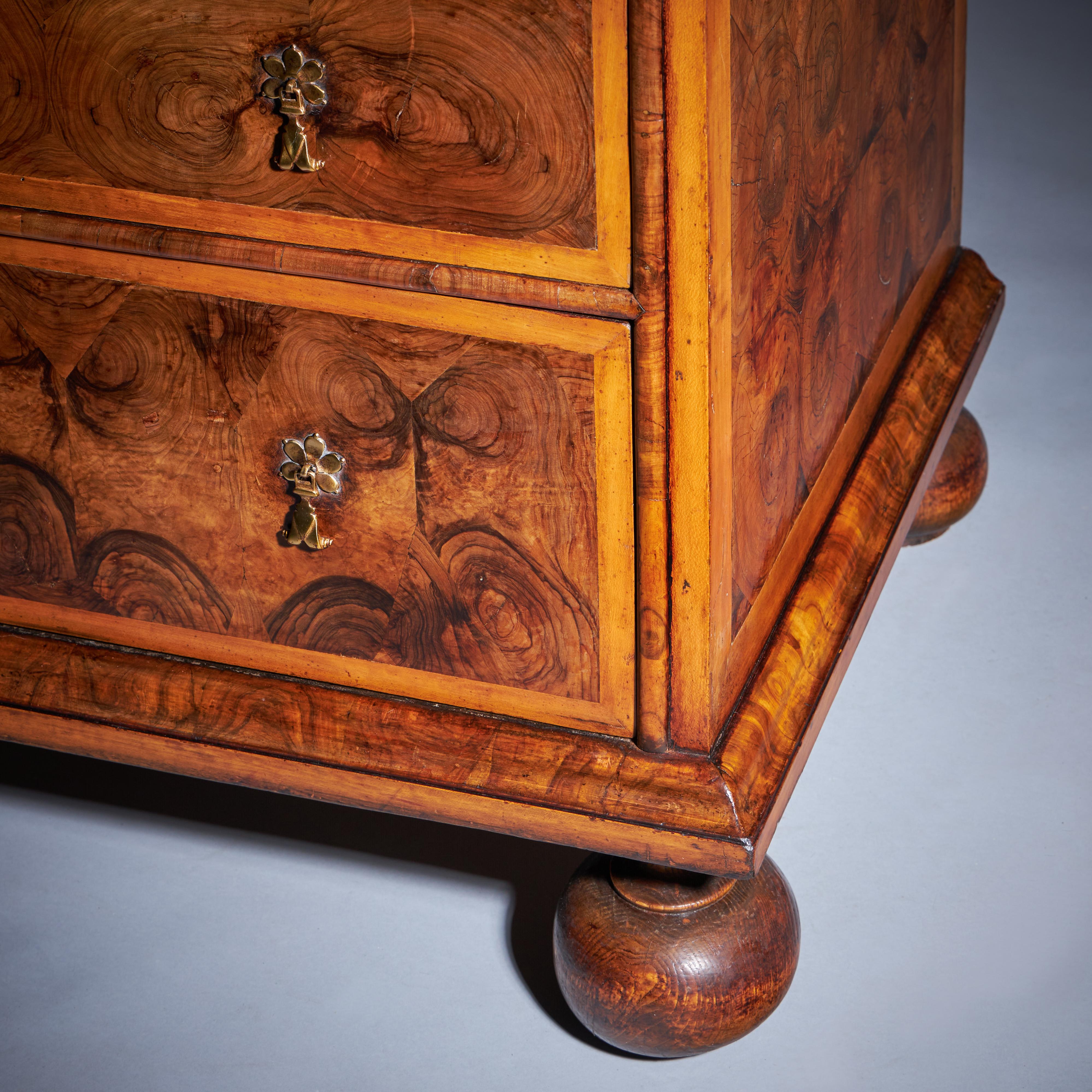 Charles Charles II Olive Oyster Chest del XVII secolo, CIRCA 1690, Inghilterra in vendita 1