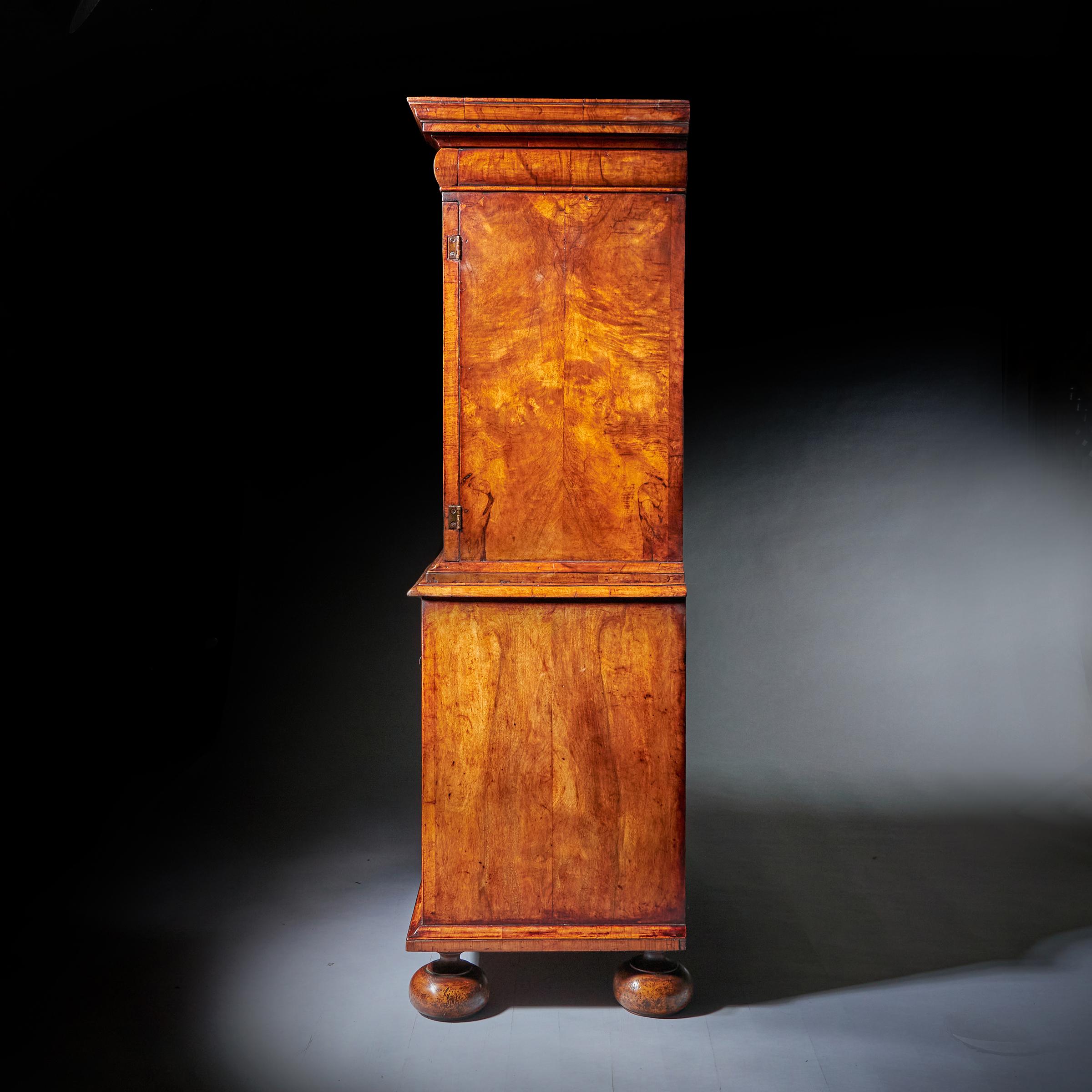 English Fine 17th Century William and Mary Burl Walnut Cabinet on Chest, Circa 1690 For Sale