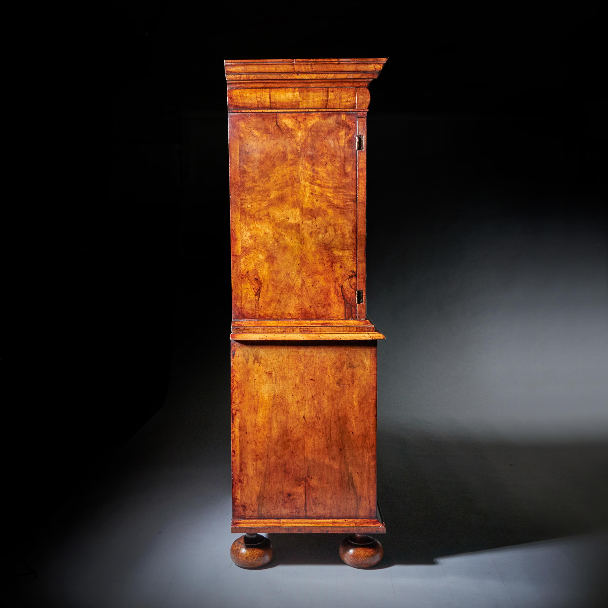 18th Century and Earlier Fine 17th Century William and Mary Burl Walnut Cabinet on Chest, Circa 1690 For Sale
